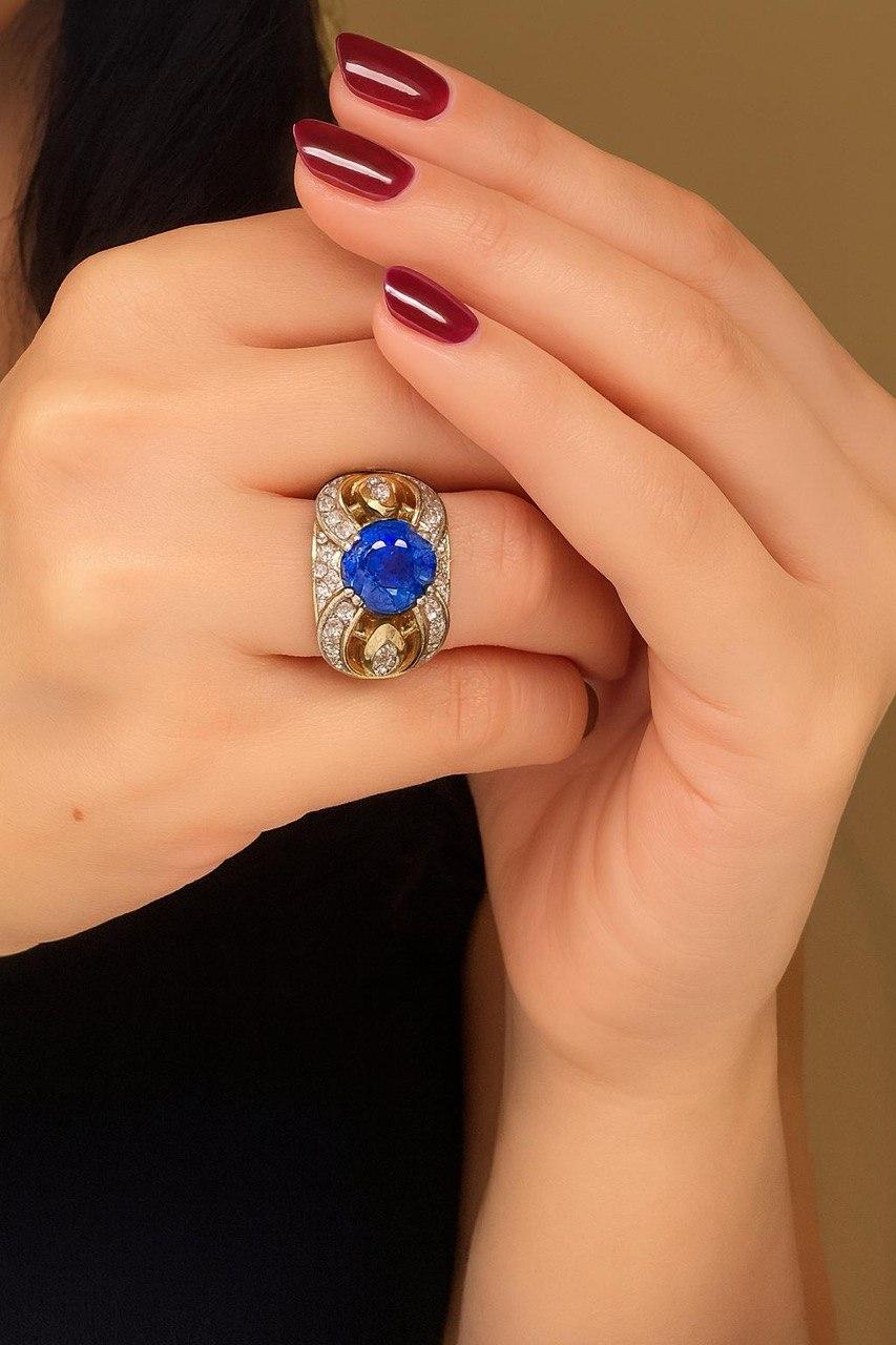 Unique Natural Ceylon Blue Sapphire mounted in 18k Gold and 1,44c sparkling natural diamonds . 
This ring belong to 90s. 