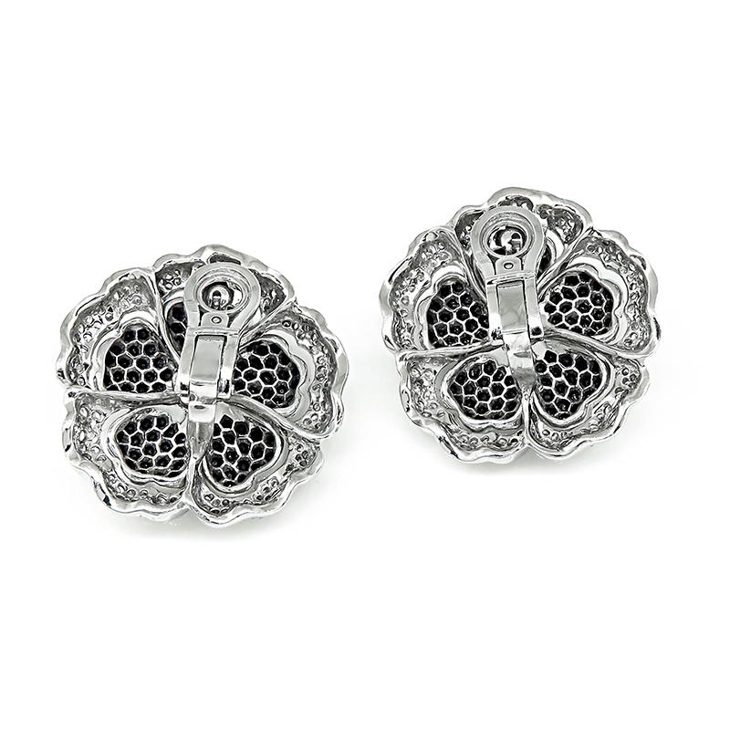 6.00ct Diamond 3.50ct Black Diamond Flower Earrings In Good Condition For Sale In New York, NY