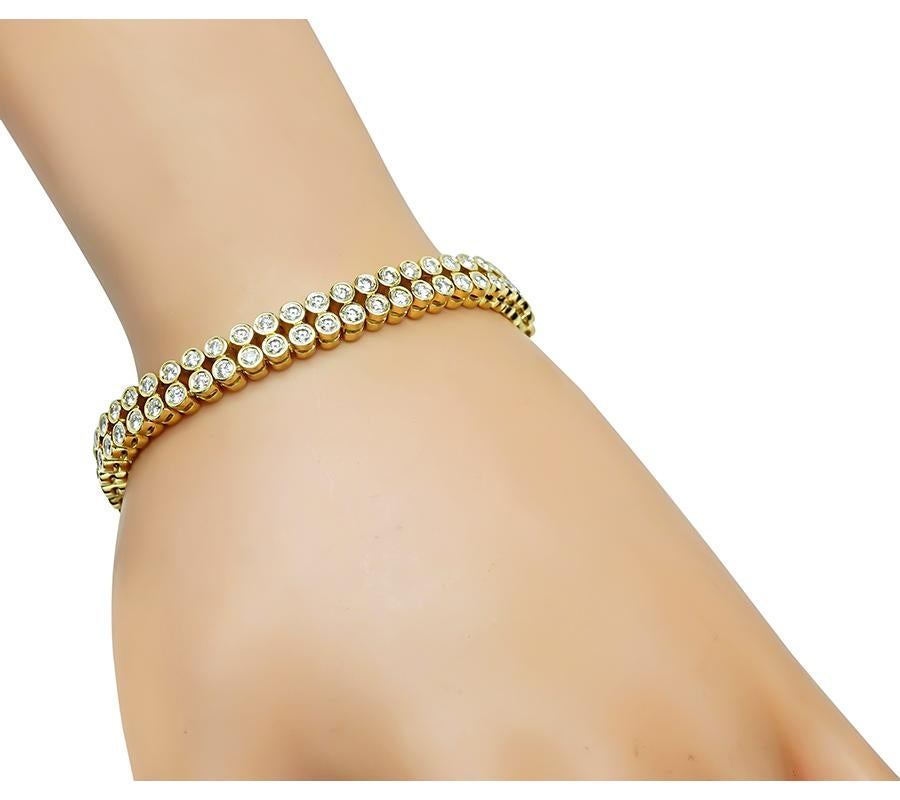 Il s'agit d'un magnifique bracelet en or jaune 14 carats. Le bracelet est serti de diamants ronds étincelants pesant environ 6.00 carats. La couleur des diamants est G-H avec une pureté VS2-SI1. Le bracelet mesure 7,25 pouces de long et 7 mm de