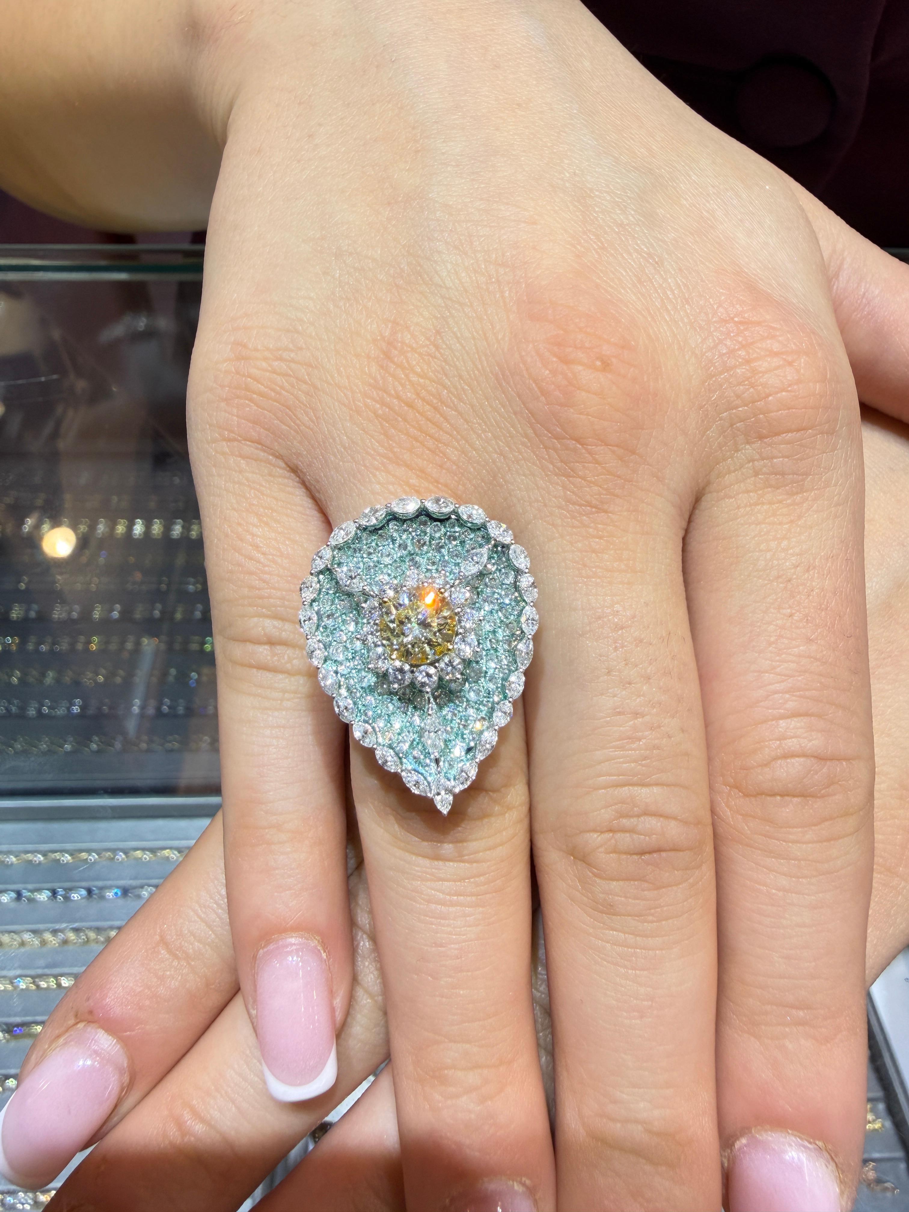 6,00ct Fancy Yellow Diamond Teal Smalto Marquise e Diamante Rotondo Oro Bianco 18K in vendita 3