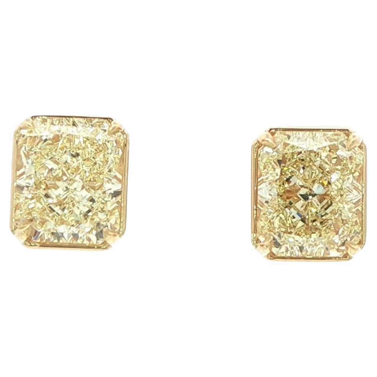 6.00ct. Boucles d
oreilles en or jaune 18 carats avec diamants à taille rayonnante de couleur jaune clair