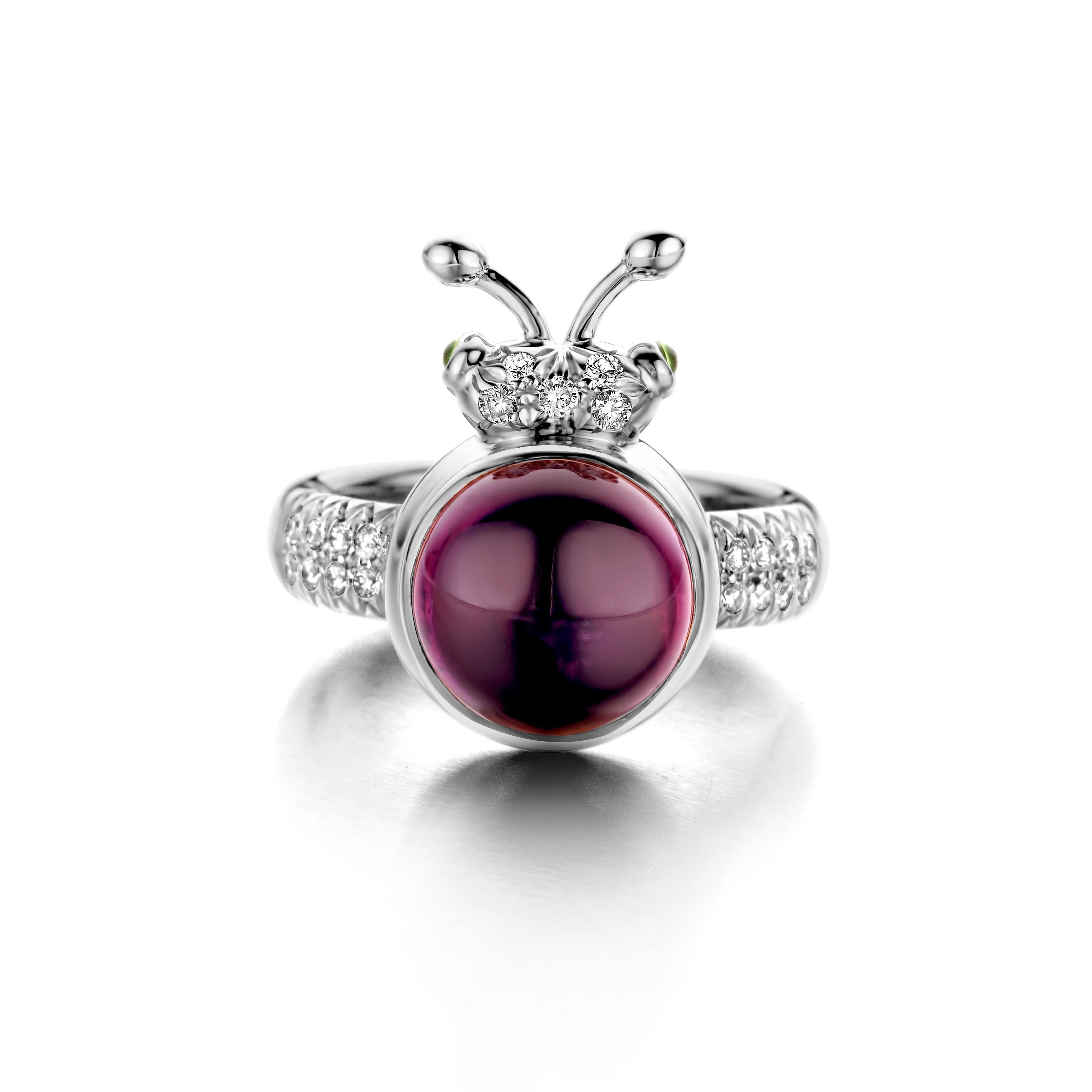 Moderner Ring aus 18 Karat Weißgold mit 6,00 Karat Rhodolith Granat und Tsavorit (Zeitgenössisch) im Angebot