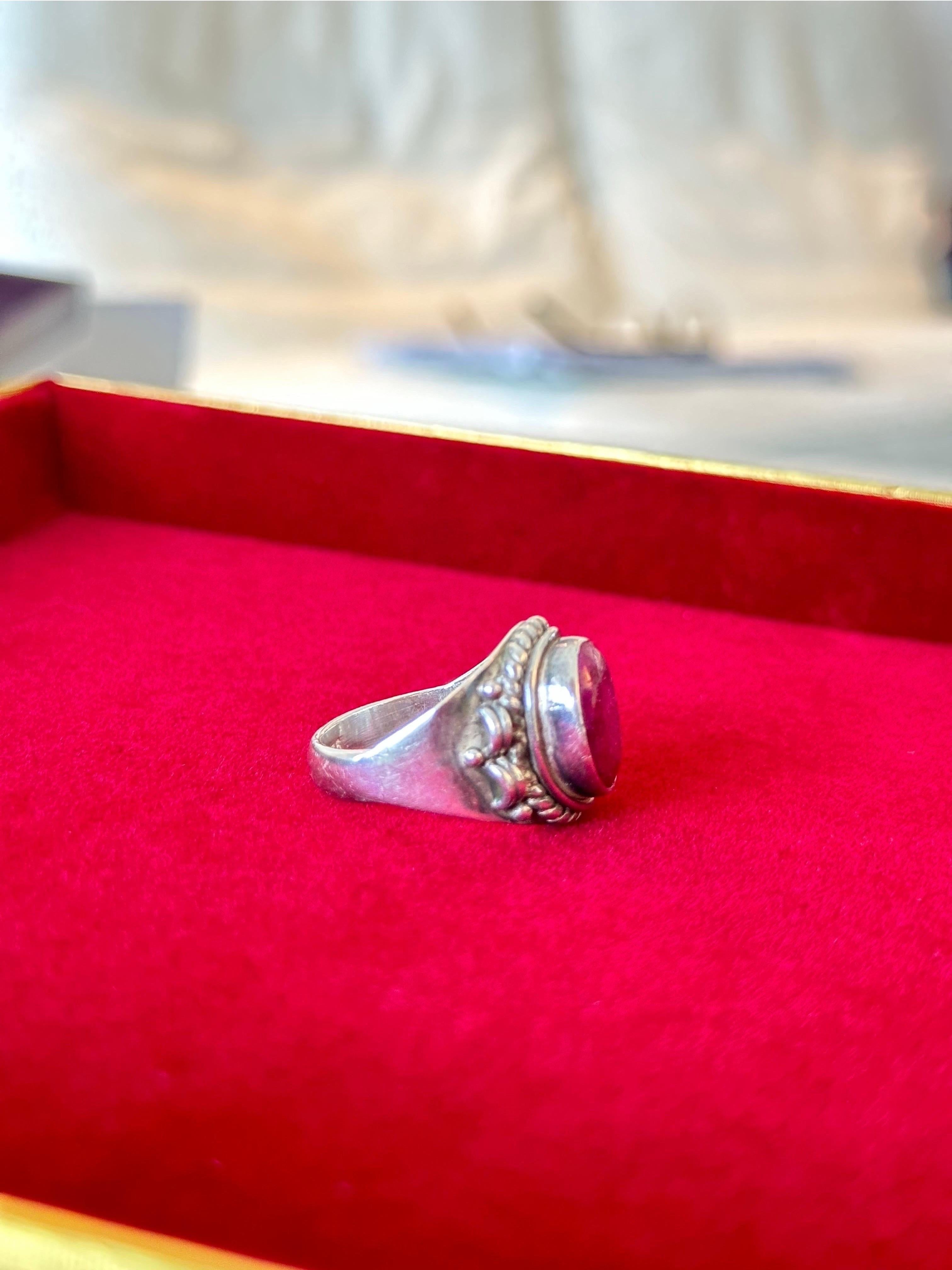 Silver Purity: 925 Sliver 
Total Weight:9.30g
Center Stone Gem: Ruby
Weight: Approx. 6.00ct

