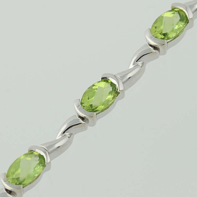 6.00 Carat Oval Peridot Bracelet, 14 Karat White Gold Link In Excellent Condition In Greensboro, NC