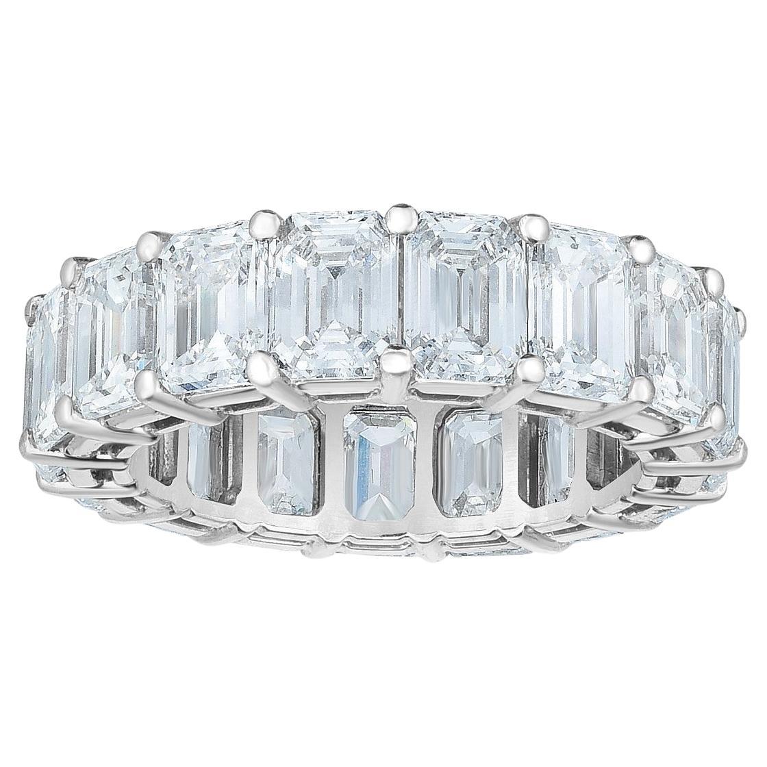 6,01 Karat Smaragdschliff Diamant Eternity Band in Platin, Größe 6