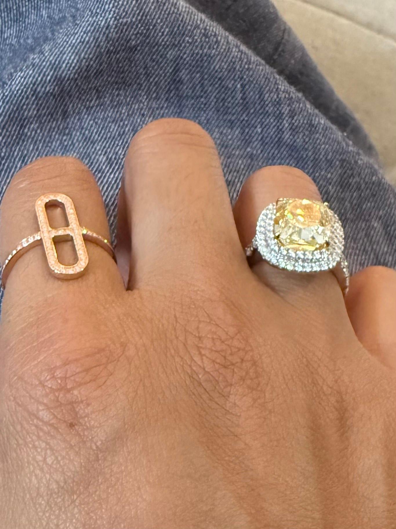 Bague diamant taille coussin de 6,01 carats certifié par le GIA, de couleur naturelle jaune clair fantaisie Unisexe en vente