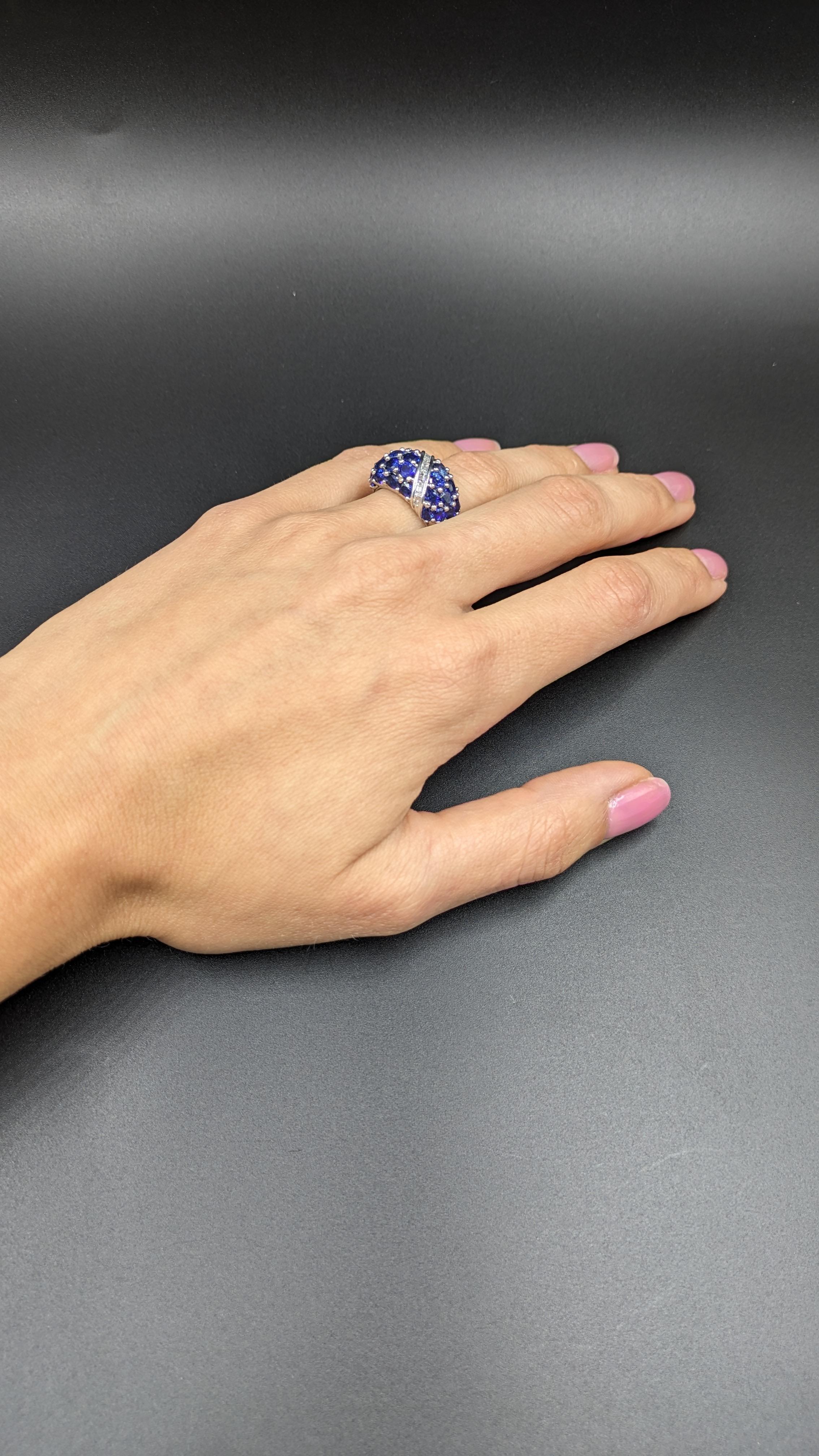 6.01 Carat Natural Blue Sapphire and Diamond Cluster Platinum Ring In New Condition For Sale In New York, NY