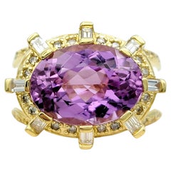 6,01 Karat ovaler rosa Kunzit-Cocktailring mit Diamanten aus 18 Karat Gelbgold