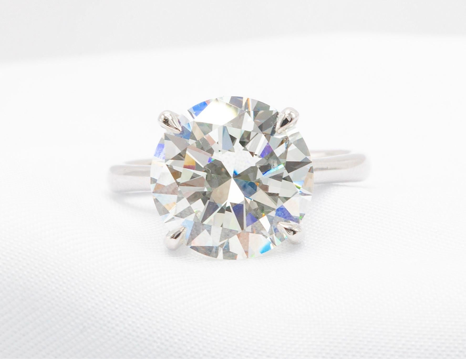 For those seeking a true statement piece, this breathtaking solitaire ring showcases a remarkable 6.01-carat round brilliant diamond. Accompanied by the original GIA certificate (#5231391997), this exquisite gem boasts K color and VS1 clarity,