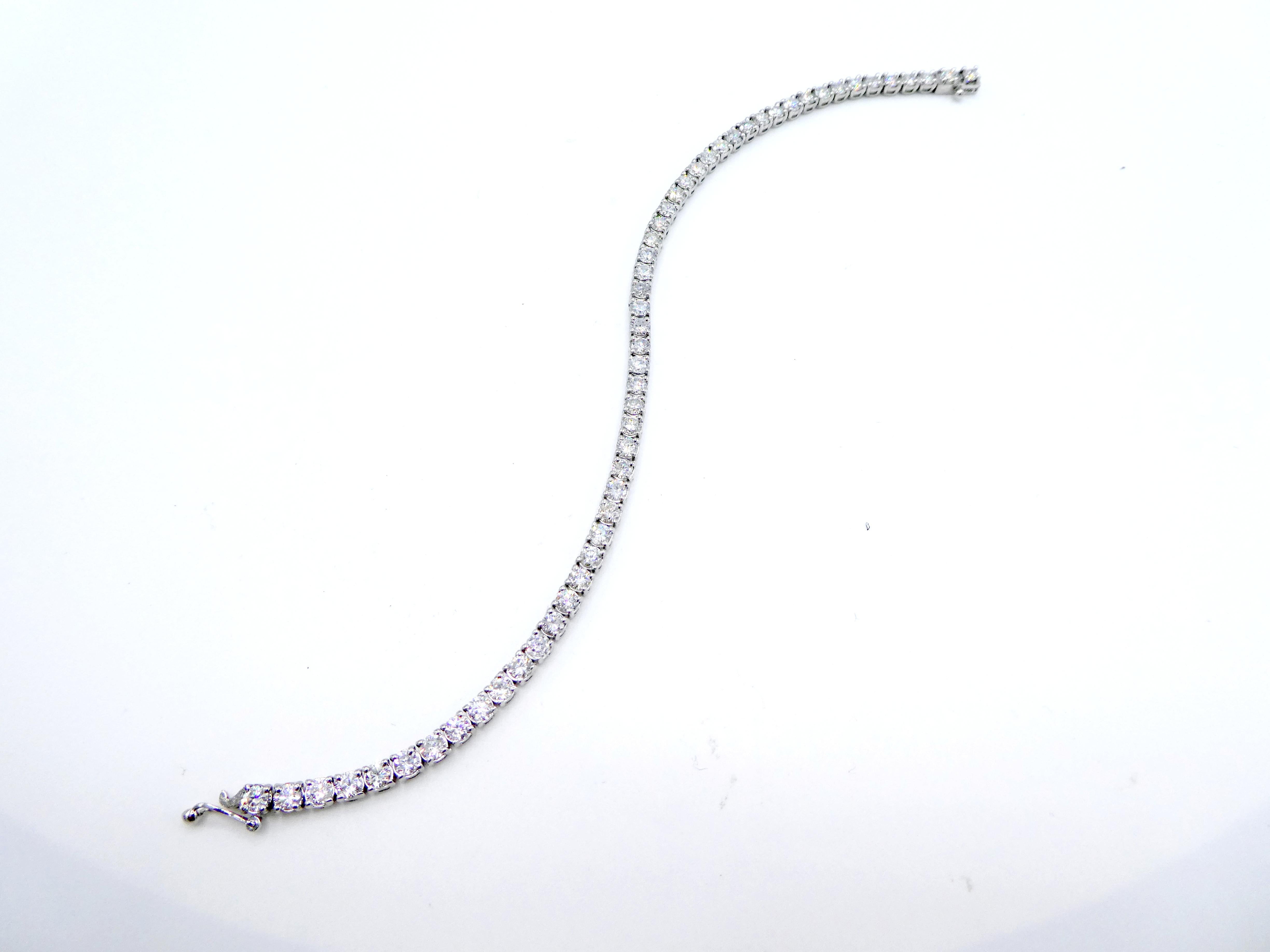 Bracelet tennis en or blanc 14 carats avec diamants naturels ronds de 6,01 carats en vente 1