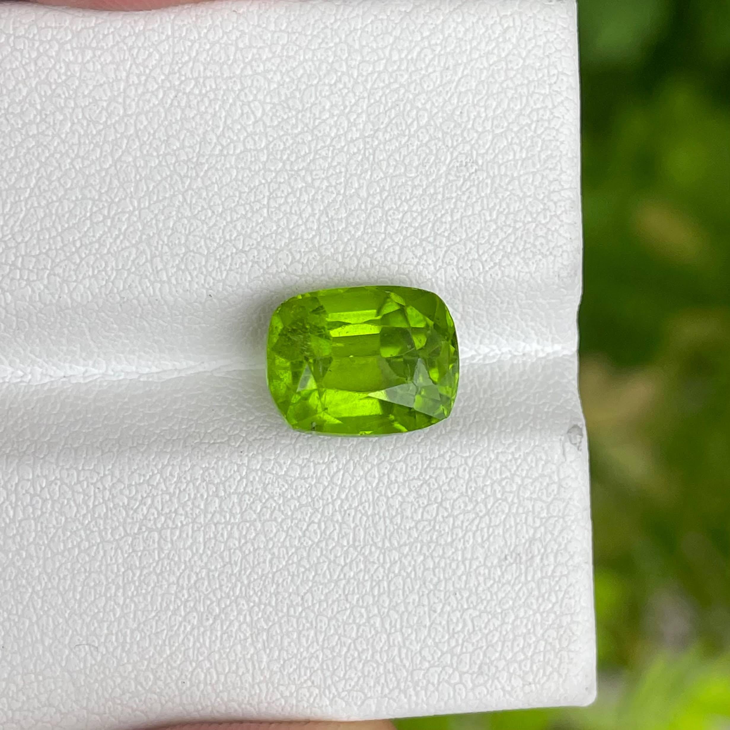 Women's or Men's 6.01 Carats Green Loose Peridot Stone Cushion Cut Natural Pakistani Gemstone For Sale