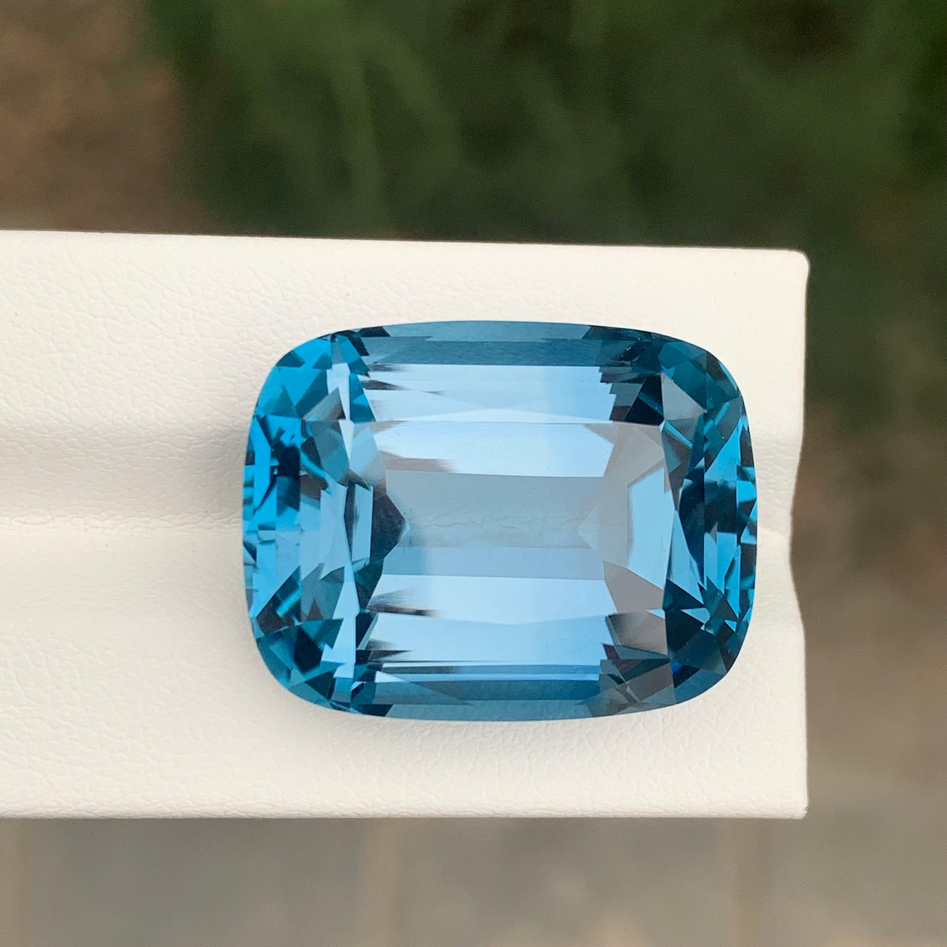 60,10 carati di pietra preziosa allentata a forma di cuscino di Topazio Blu di Londra in vendita 4