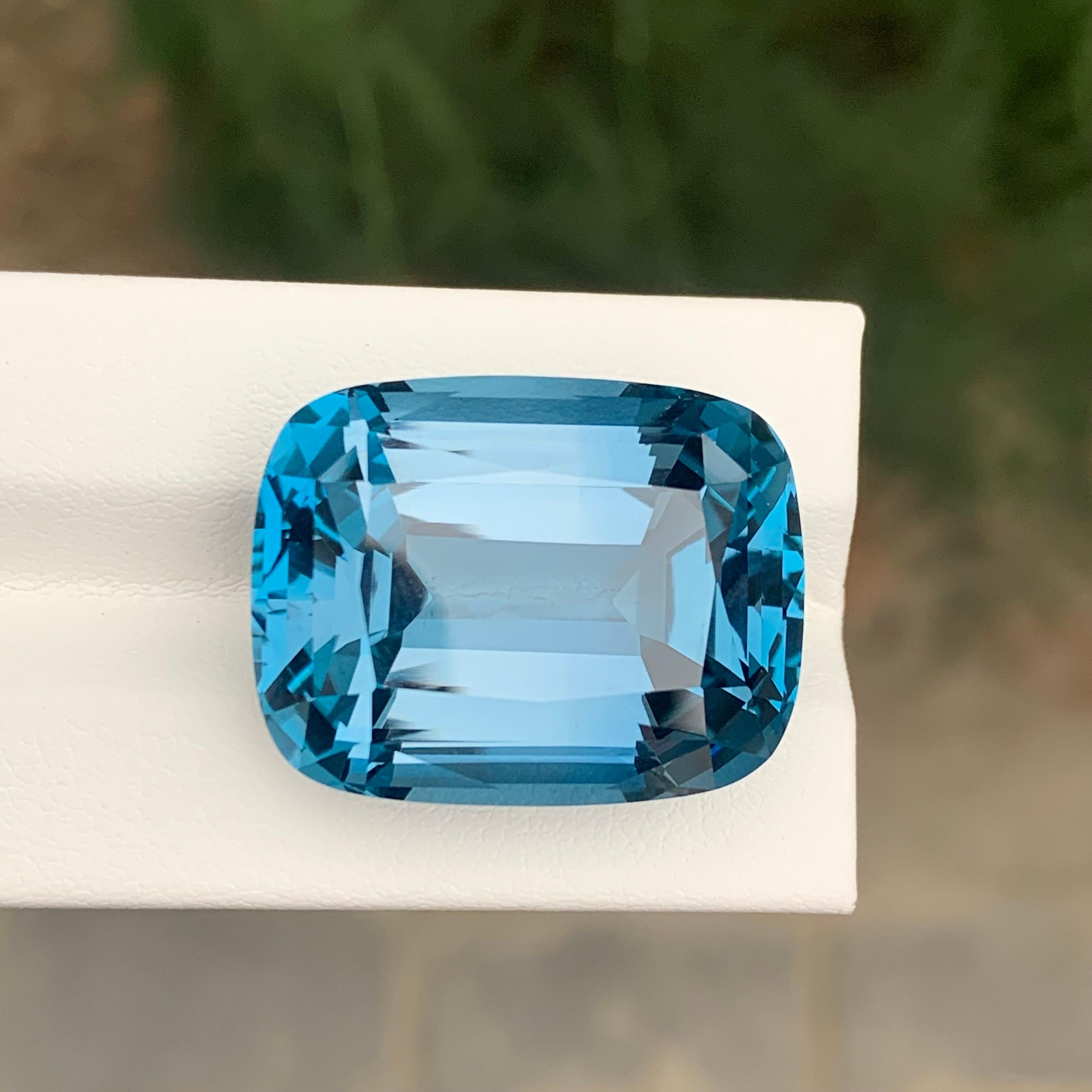 60,10 carati di pietra preziosa allentata a forma di cuscino di Topazio Blu di Londra in vendita 5