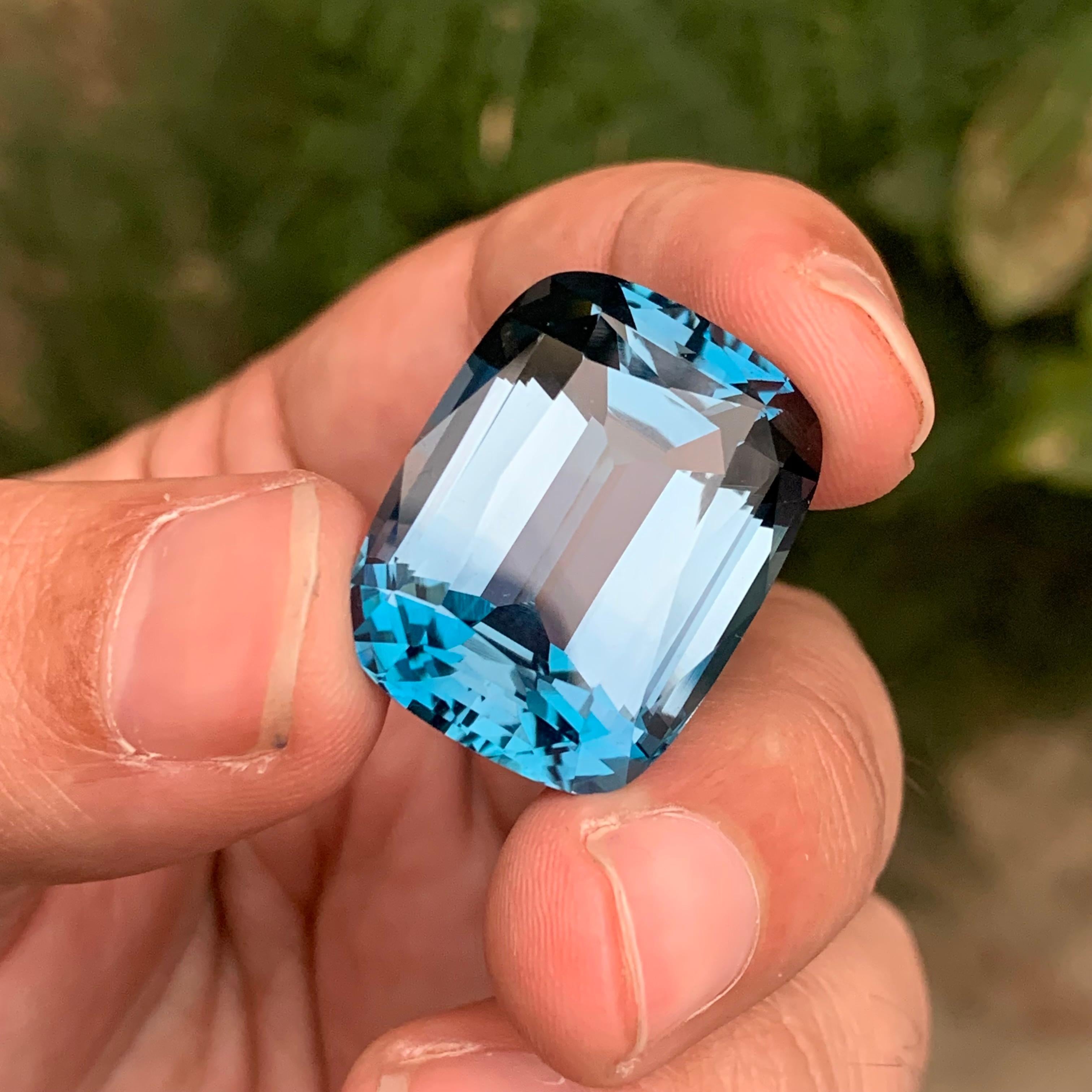 60,10 carati di pietra preziosa allentata a forma di cuscino di Topazio Blu di Londra In condizioni Nuovo in vendita a Peshawar, PK