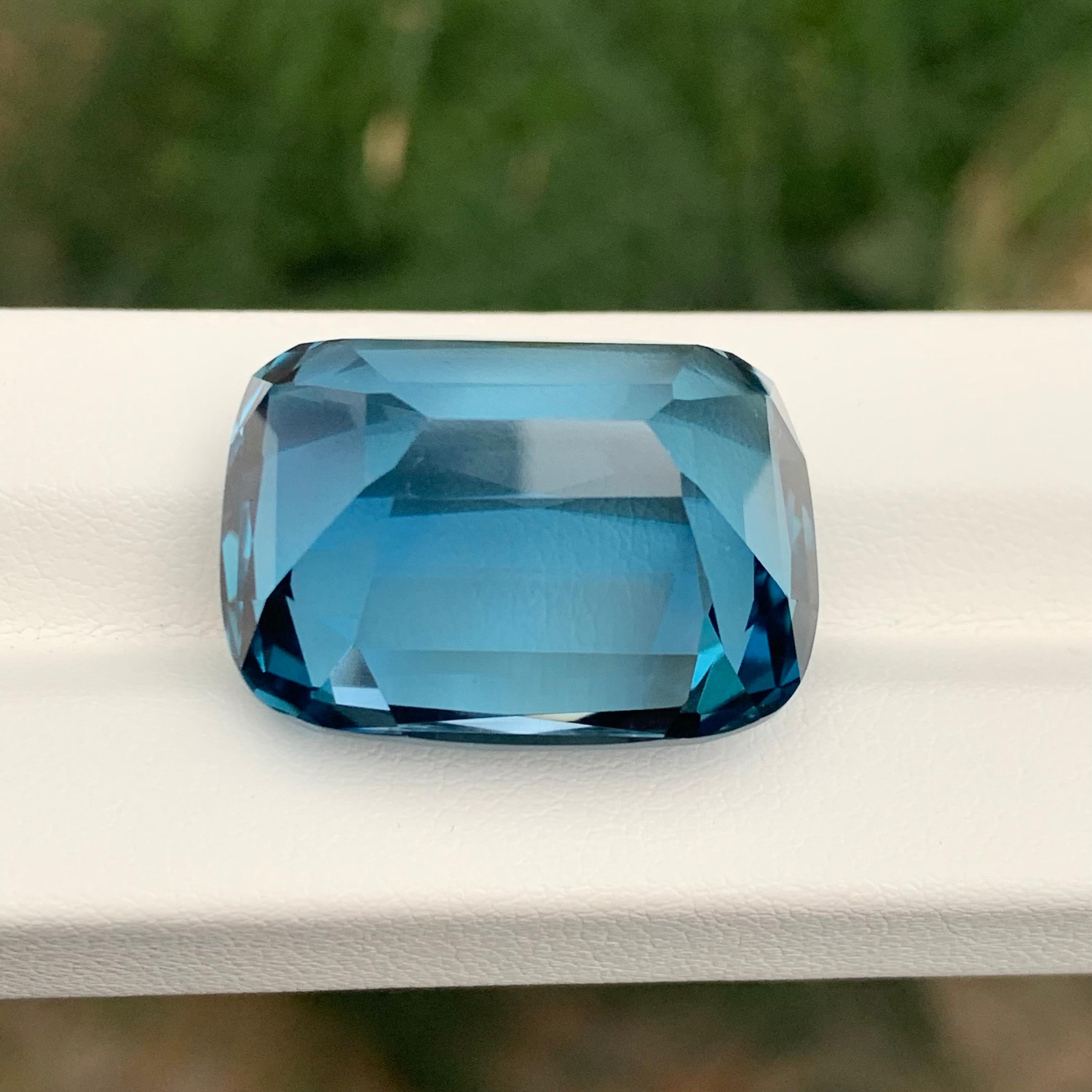 da uomo o donna 60,10 carati di pietra preziosa allentata a forma di cuscino di Topazio Blu di Londra in vendita