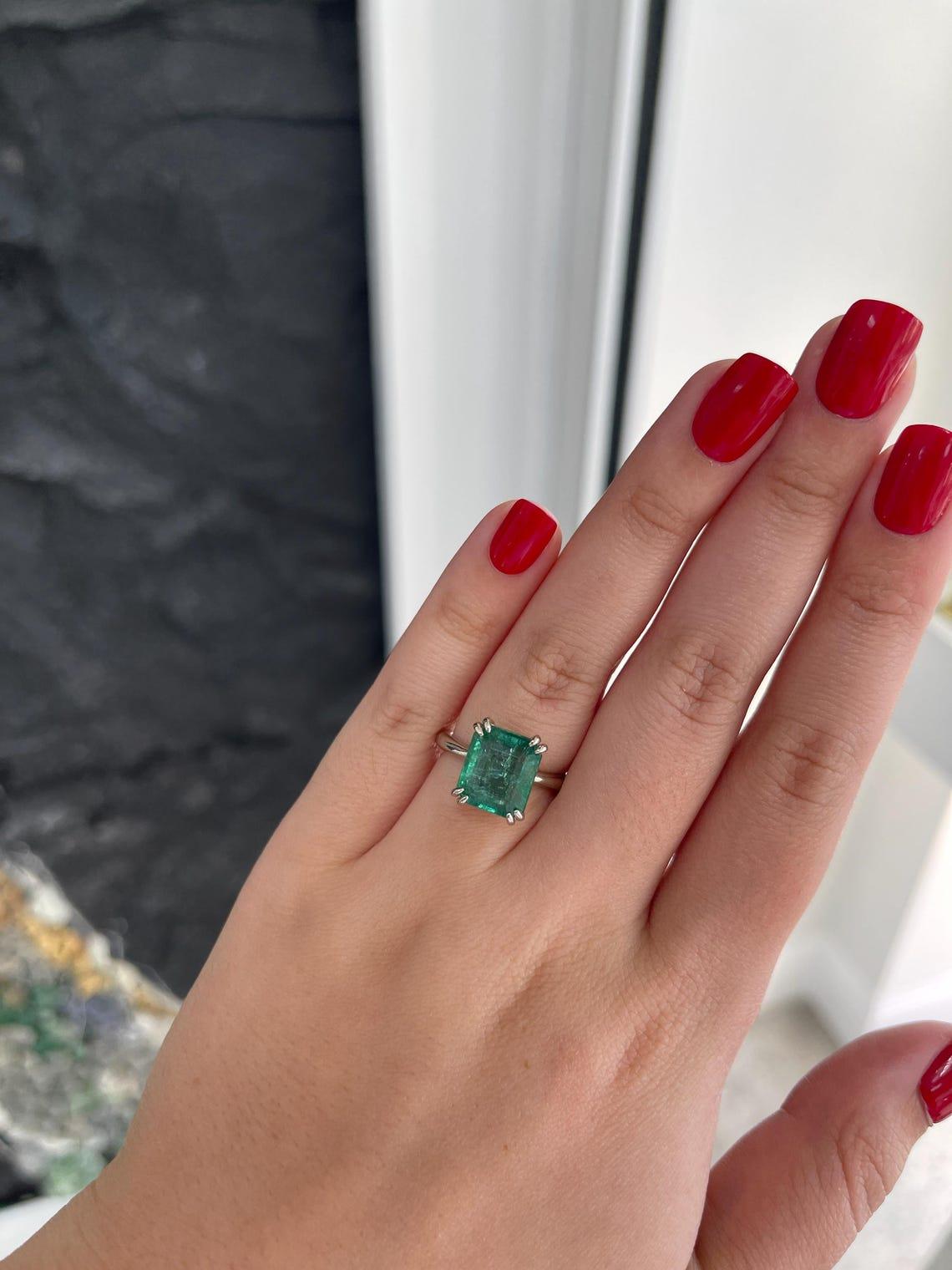 Bague solitaire de style élégant 6.01ct vert bleuté avec taille d'émeraude Pour femmes en vente