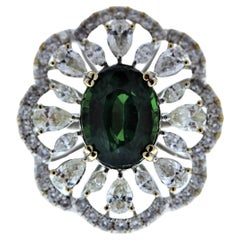 Ring aus 14 Karat Weißgold mit 6,01 Karat grünem Saphir und 2,09 Karat Diamant