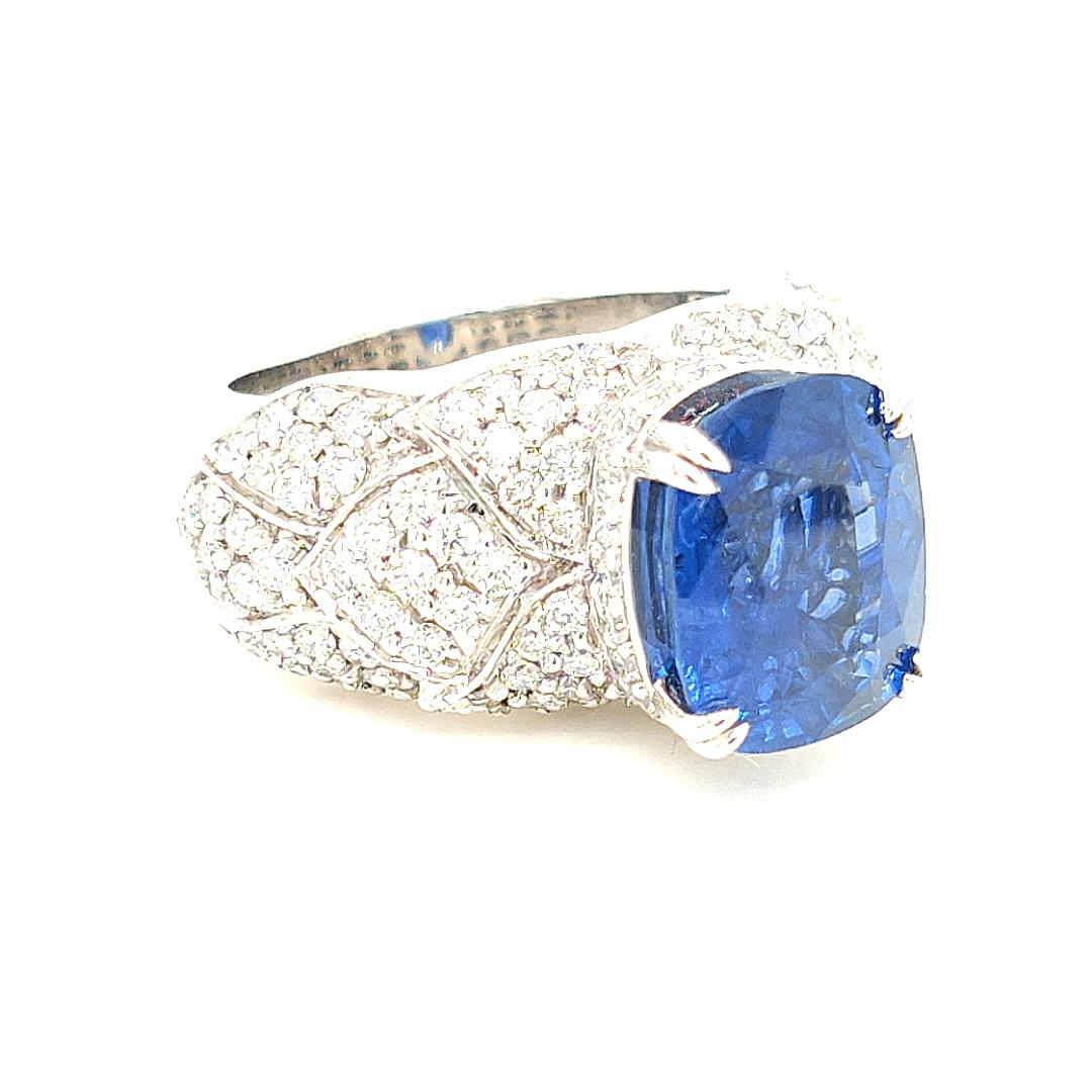 LOTUS Certified 6.02 Carat Ceylon Blue Sapphire Art Deco Style Ring (18K Gold) In New Condition In Bangkok, TH