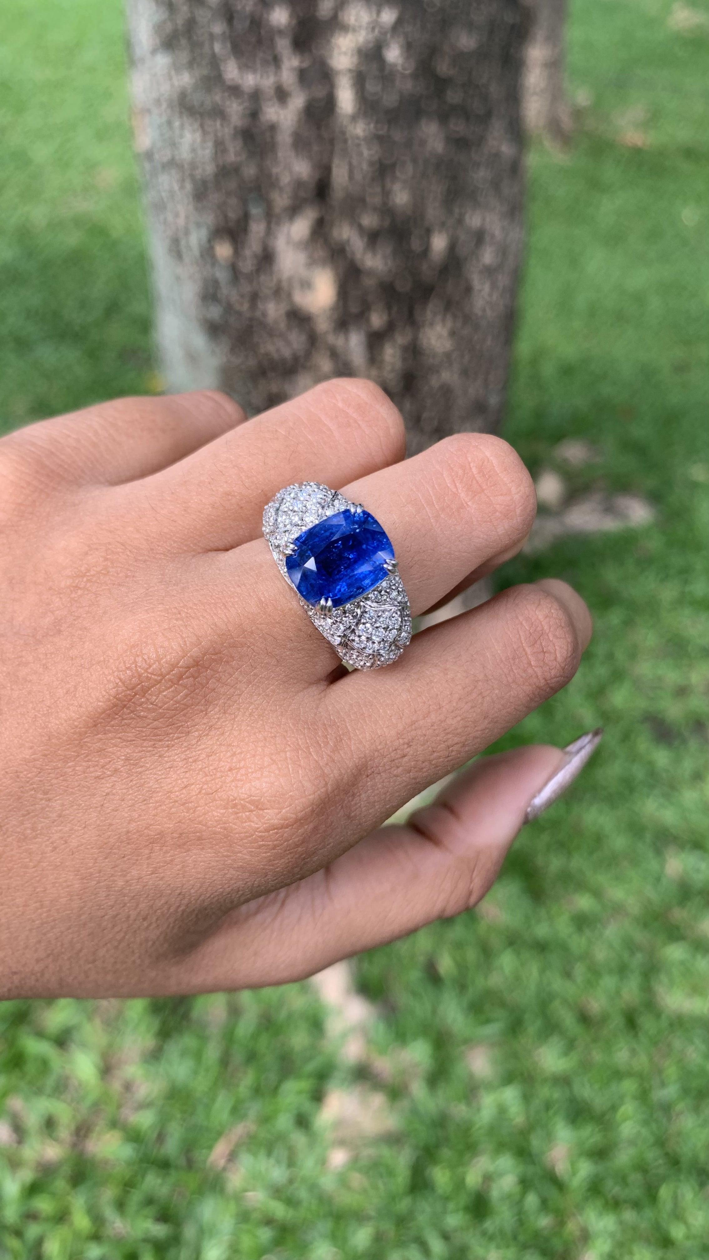 LOTUS Certified 6.02 Carat Ceylon Blue Sapphire Art Deco Style Ring (18K Gold) 4