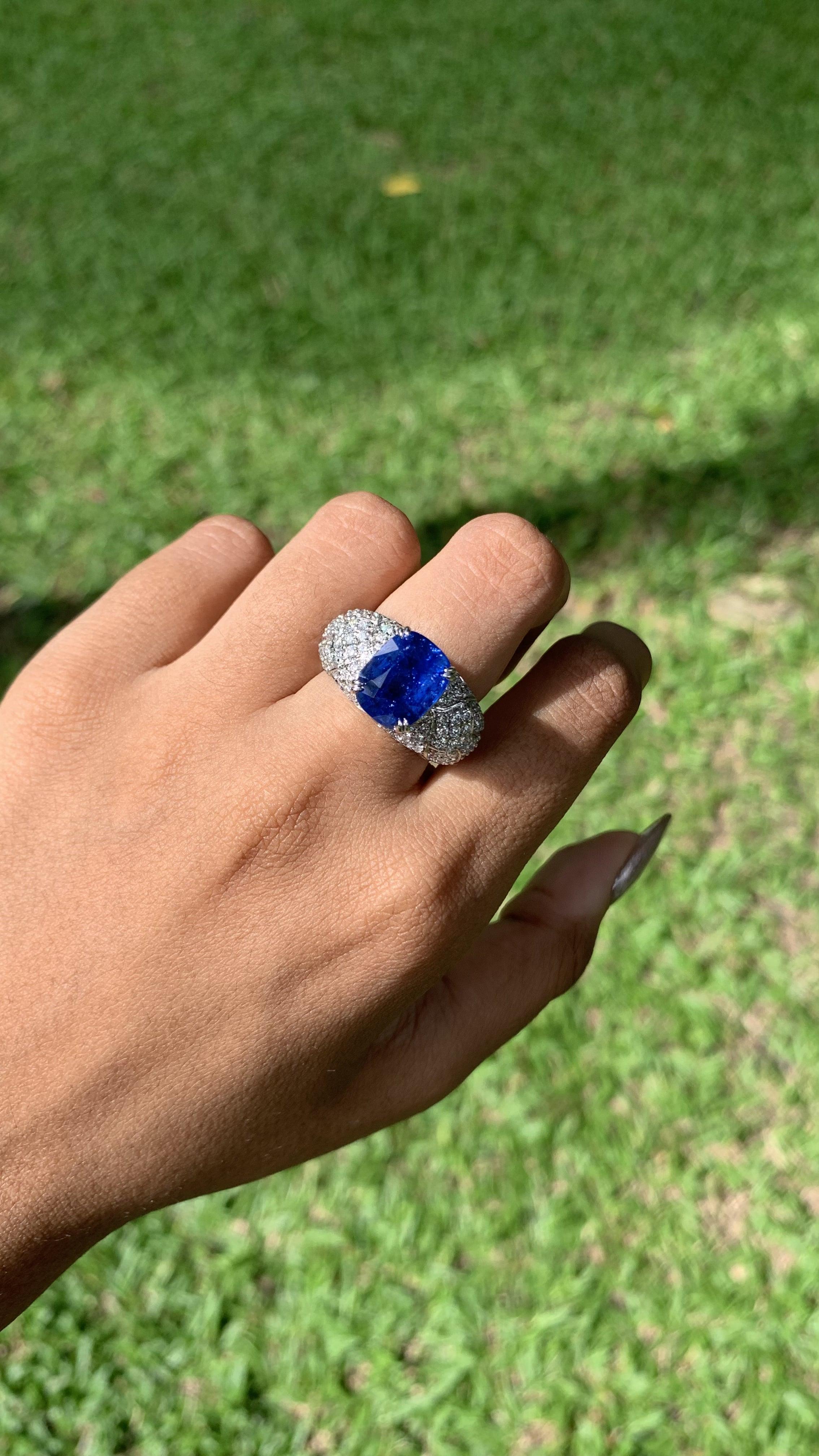 Women's or Men's LOTUS Certified 6.02 Carat Ceylon Blue Sapphire Art Deco Style Ring (18K Gold)