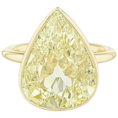 6.02 Carat Fancy Yellow Diamond Ring in 18k Yellow Gold, GIA