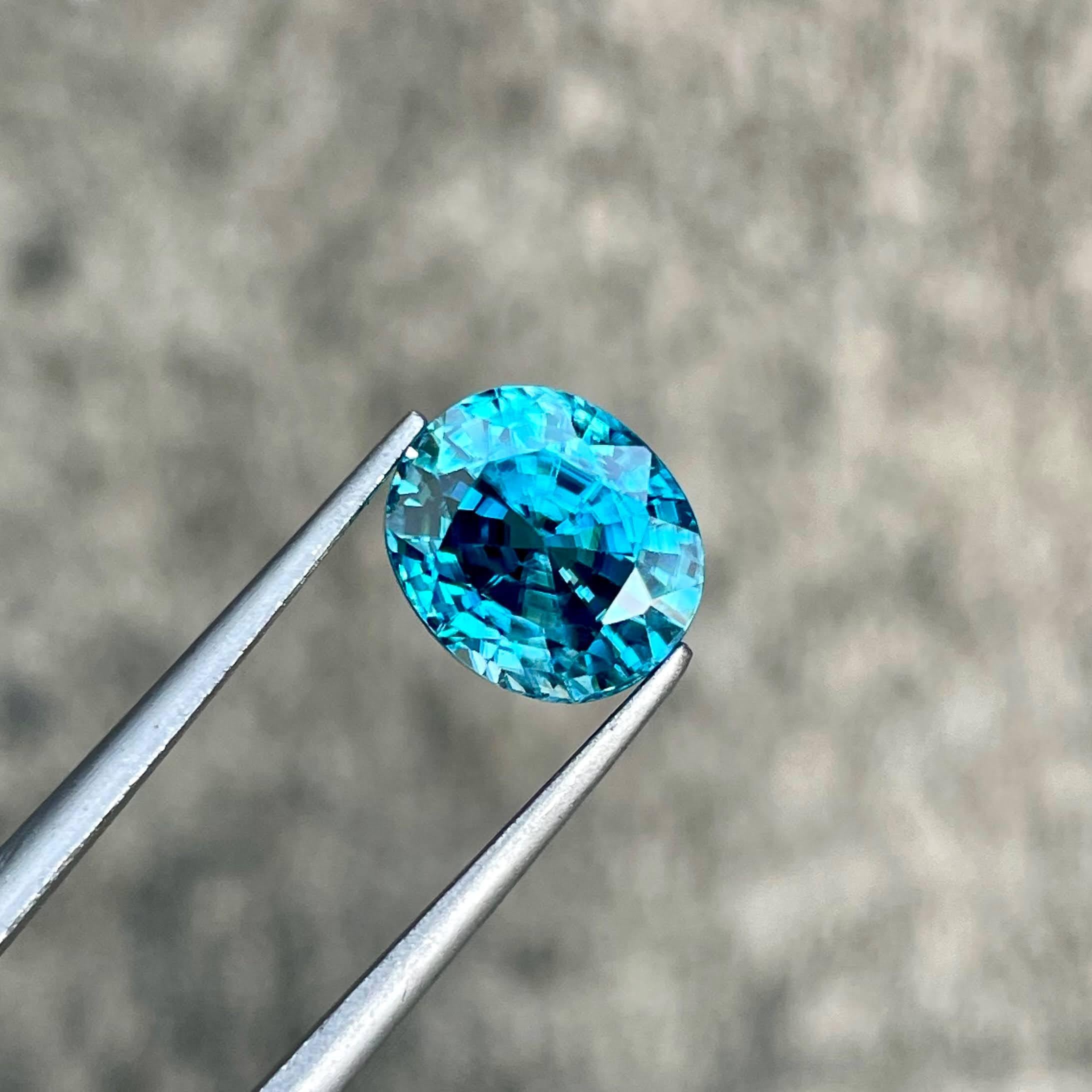 Peso 6,02 carati 
Dimensioni 9.9x8.5x6.9 mm
Trattamento riscaldato 
Origine Cambogia 
Chiarezza VVS 
Forma ovale 
Taglio sfaccettato 



Questa squisita gemma di zircone blu Tiffany da 6.02 carati è uno straordinario esempio di bellezza naturale,