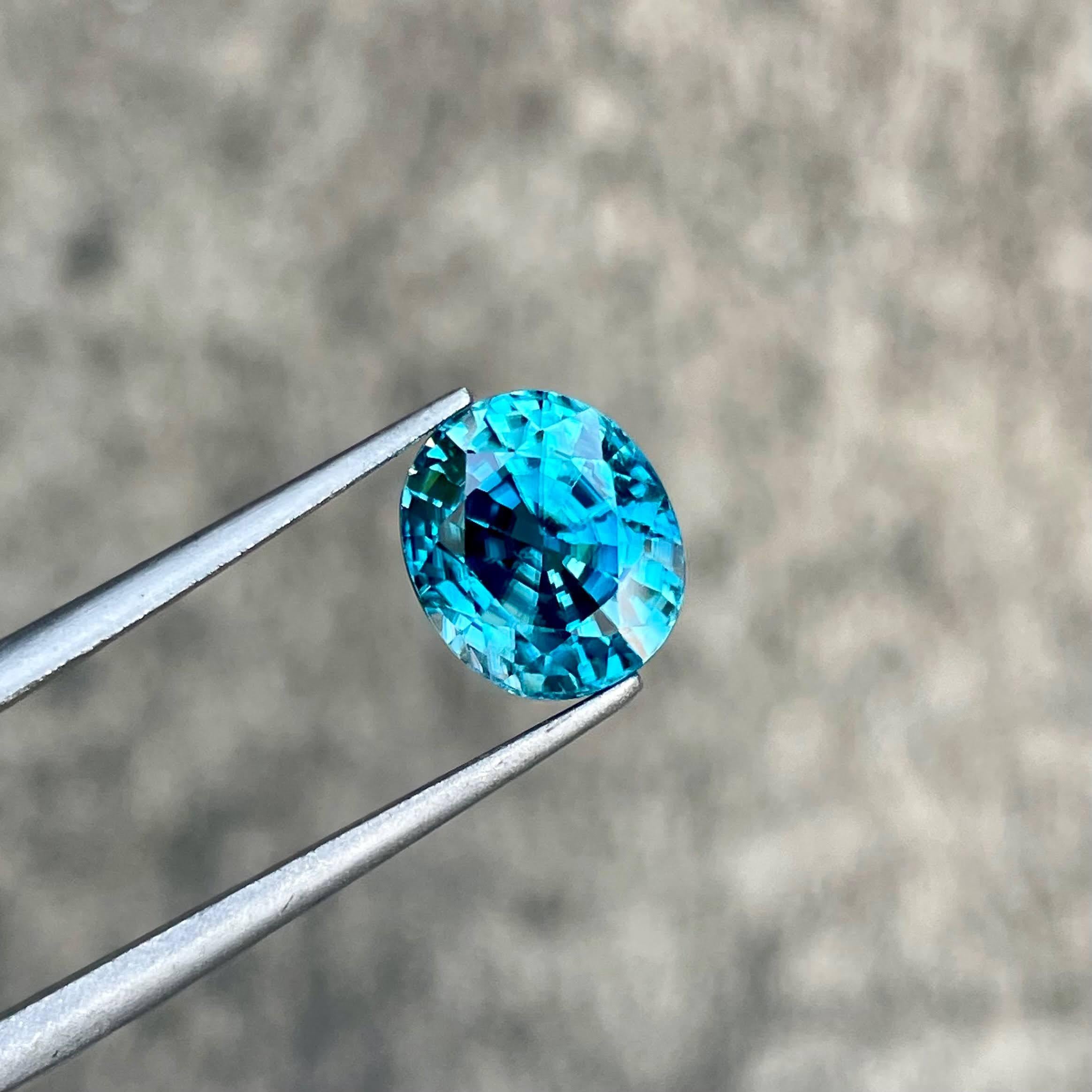 Moderno 6,02 carati di zircone blu Tiffany Pietra cambogiana dal taglio ovale in vendita