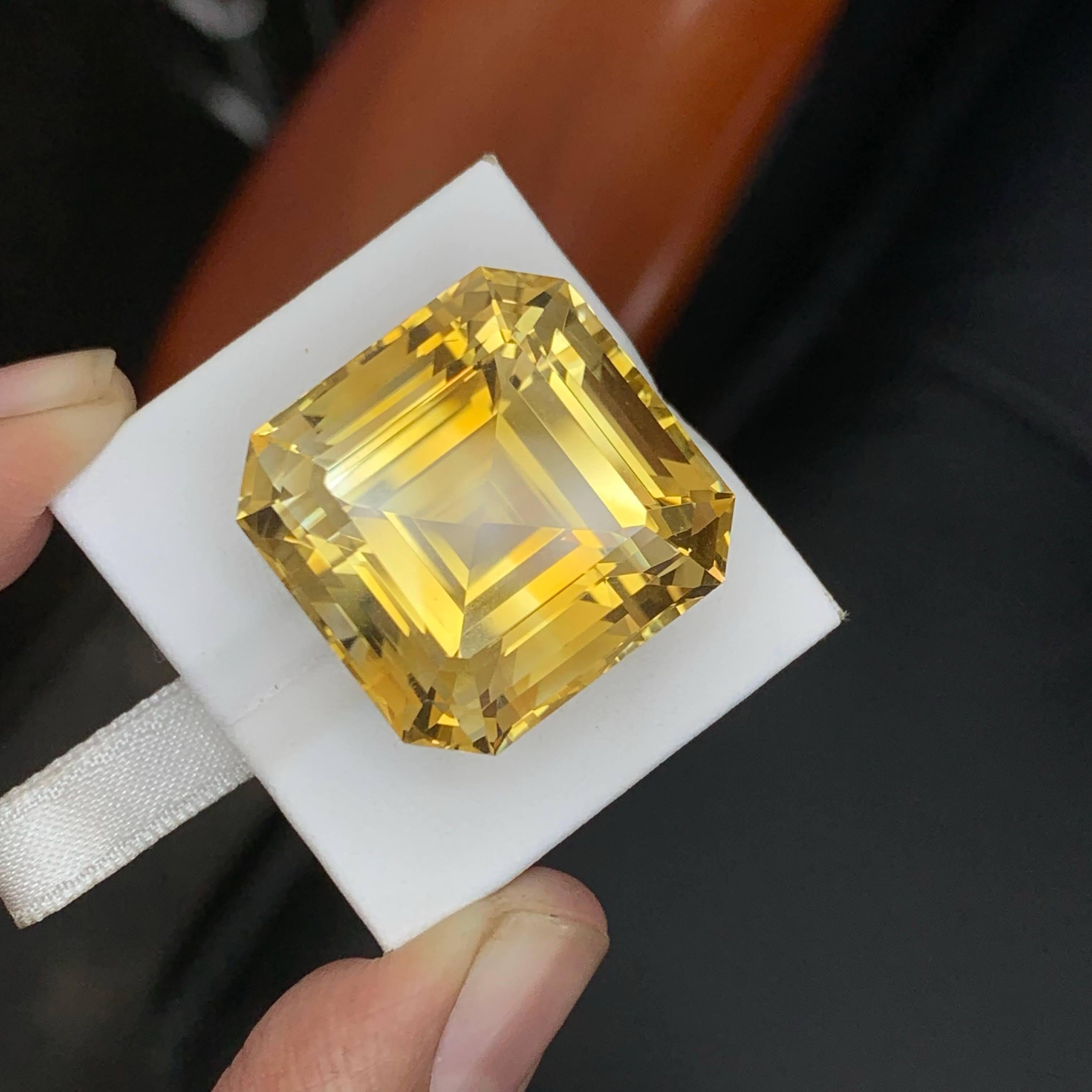 Gema brasileña suelta de citrino amarillo dorado de 60,25 quilates, talla Asscher Moderno en venta