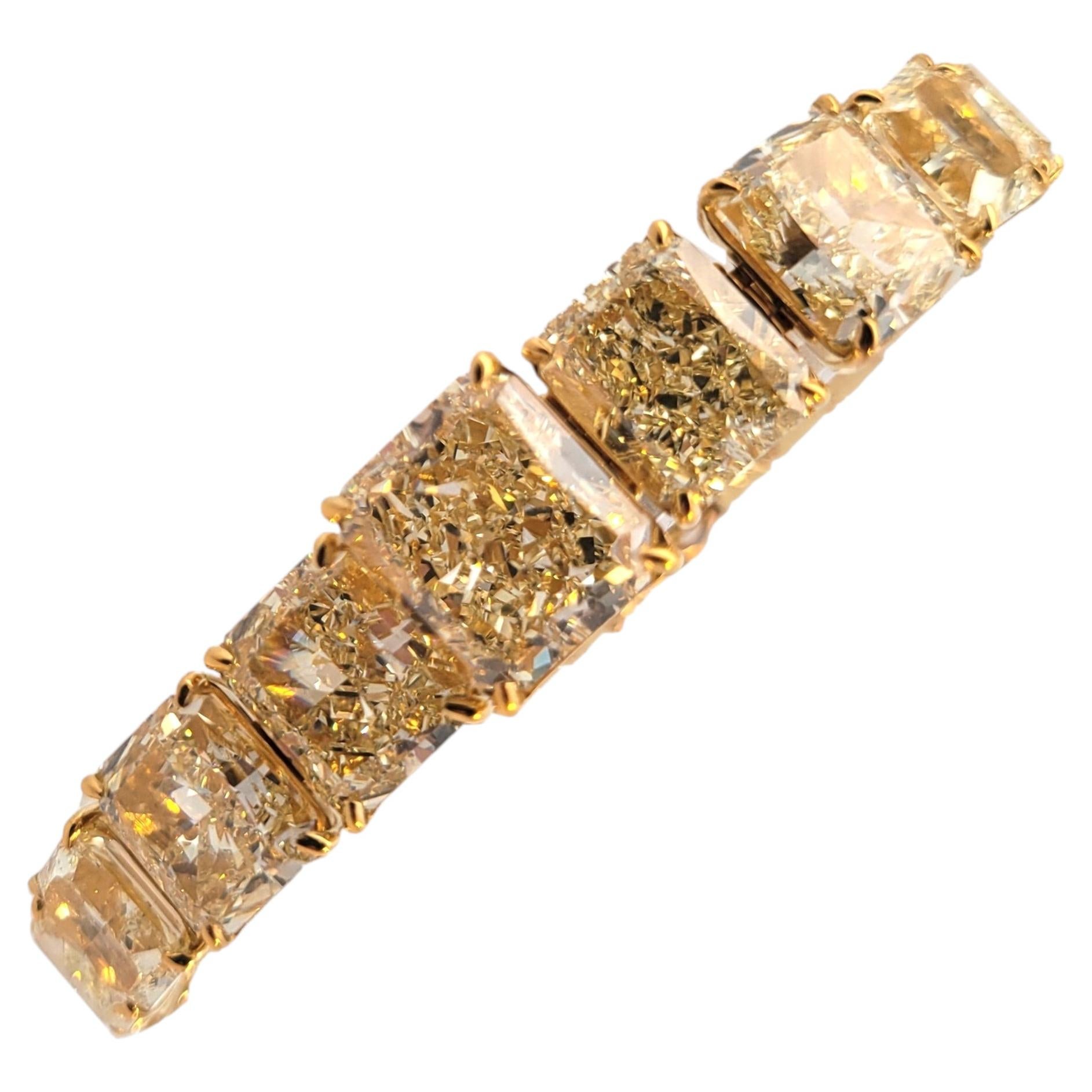 60.28 Ct Graduated GIA Yellow Diamond Bracelet de tennis en or 18K en vente