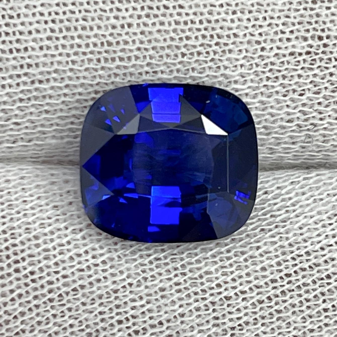 A velvety blue, resembling royal blue Sri Lankan cushion sapphire. This stone is eye clean and has a very spready face.
We can help you make your dream jewelry piece with this. 
