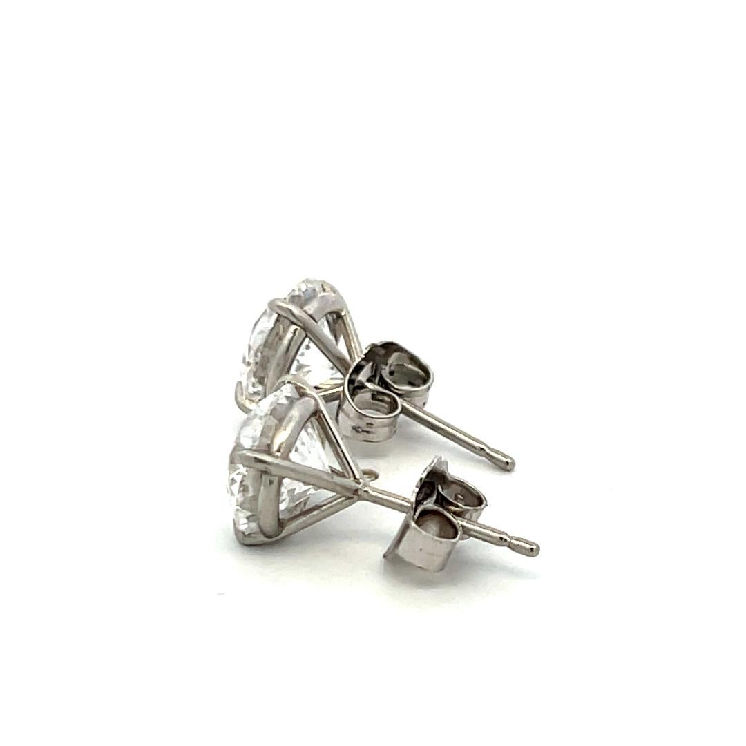 Orecchini con diamante brillante rotondo 6,02ct D SI1 in oro bianco 18 carati (GIA) in vendita 6