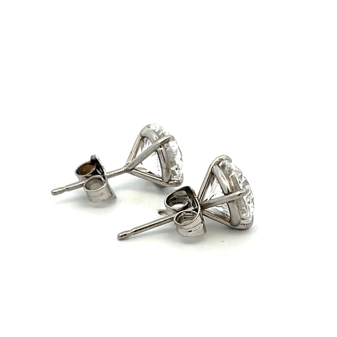 Orecchini con diamante brillante rotondo 6,02ct D SI1 in oro bianco 18 carati (GIA) in vendita 8