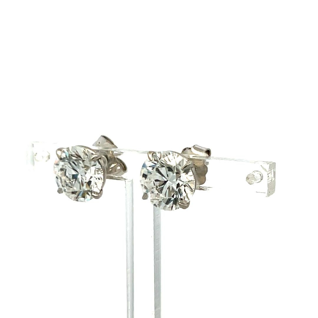 Orecchini con diamante brillante rotondo 6,02ct D SI1 in oro bianco 18 carati (GIA) in vendita 1