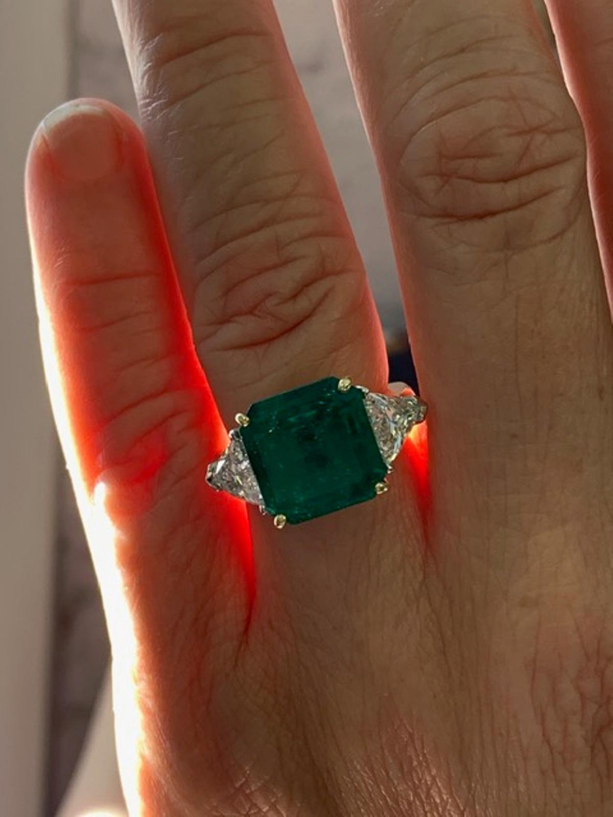 6.03 Carat Colombian Emerald Diamond Gold Ring For Sale 4