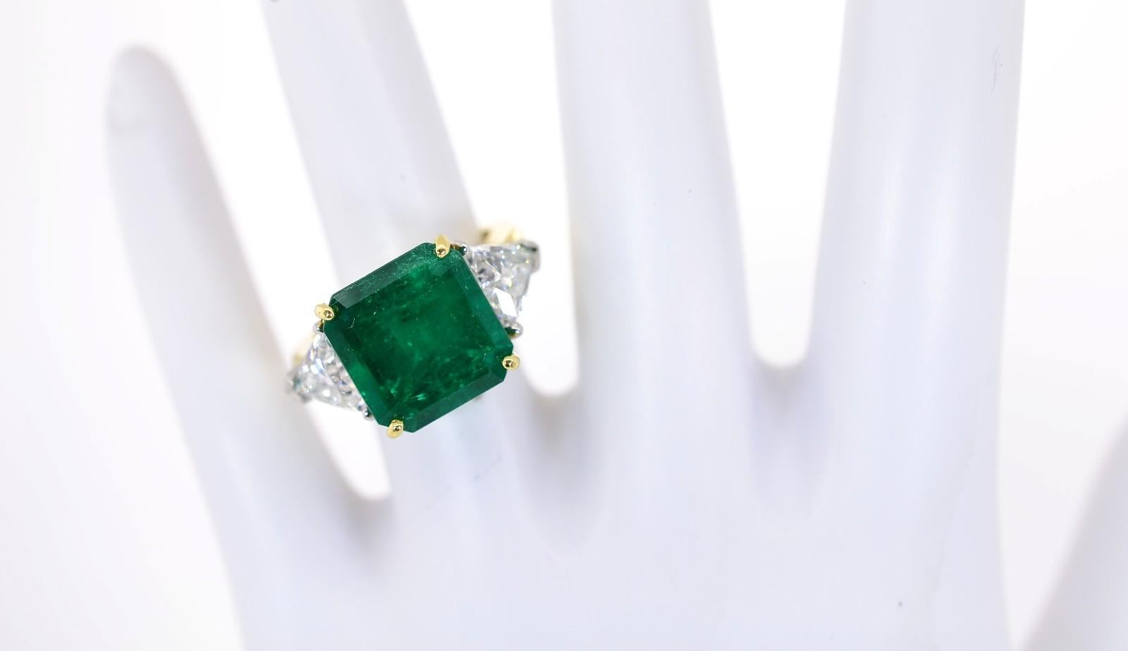 6.03 Carat Colombian Emerald Diamond Gold Ring For Sale 1