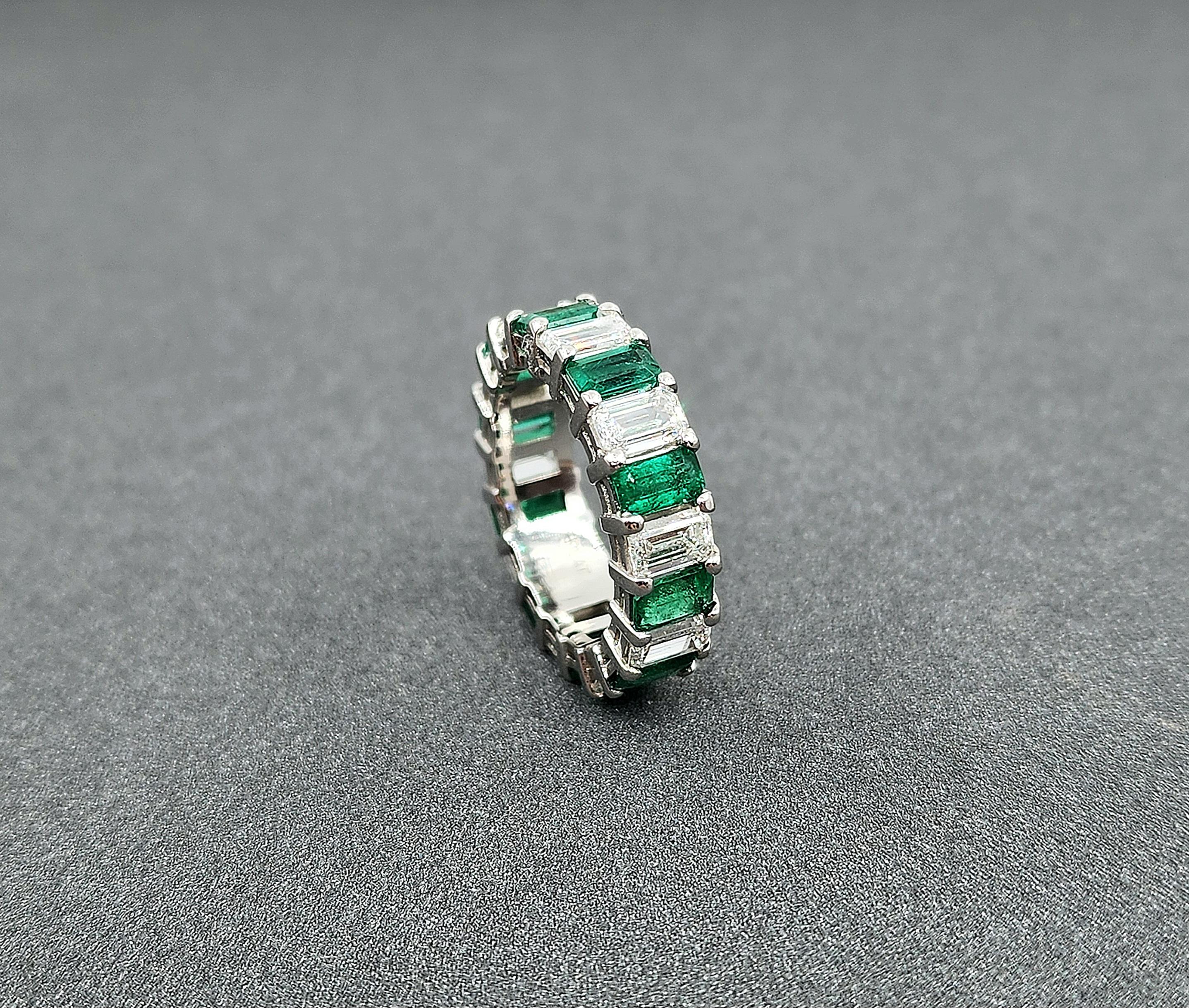 Esmeralda colombiana talla esmeralda de 6,03 ct y anillo de diamantes Corte esmeralda en venta