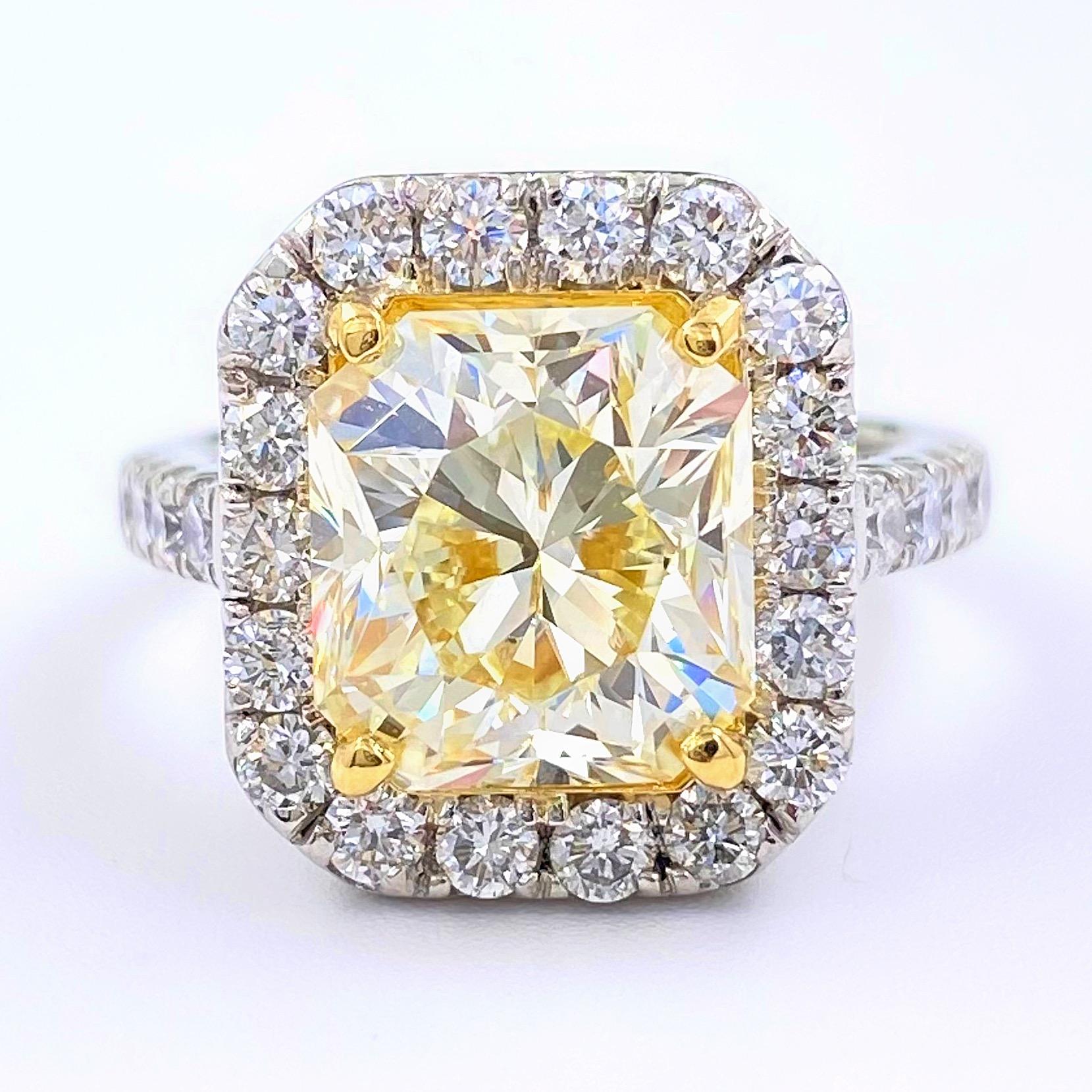 Women's or Men's 6.03 Carat Radiant Diamond Halo Platinum Engagement Ring GIA For Sale