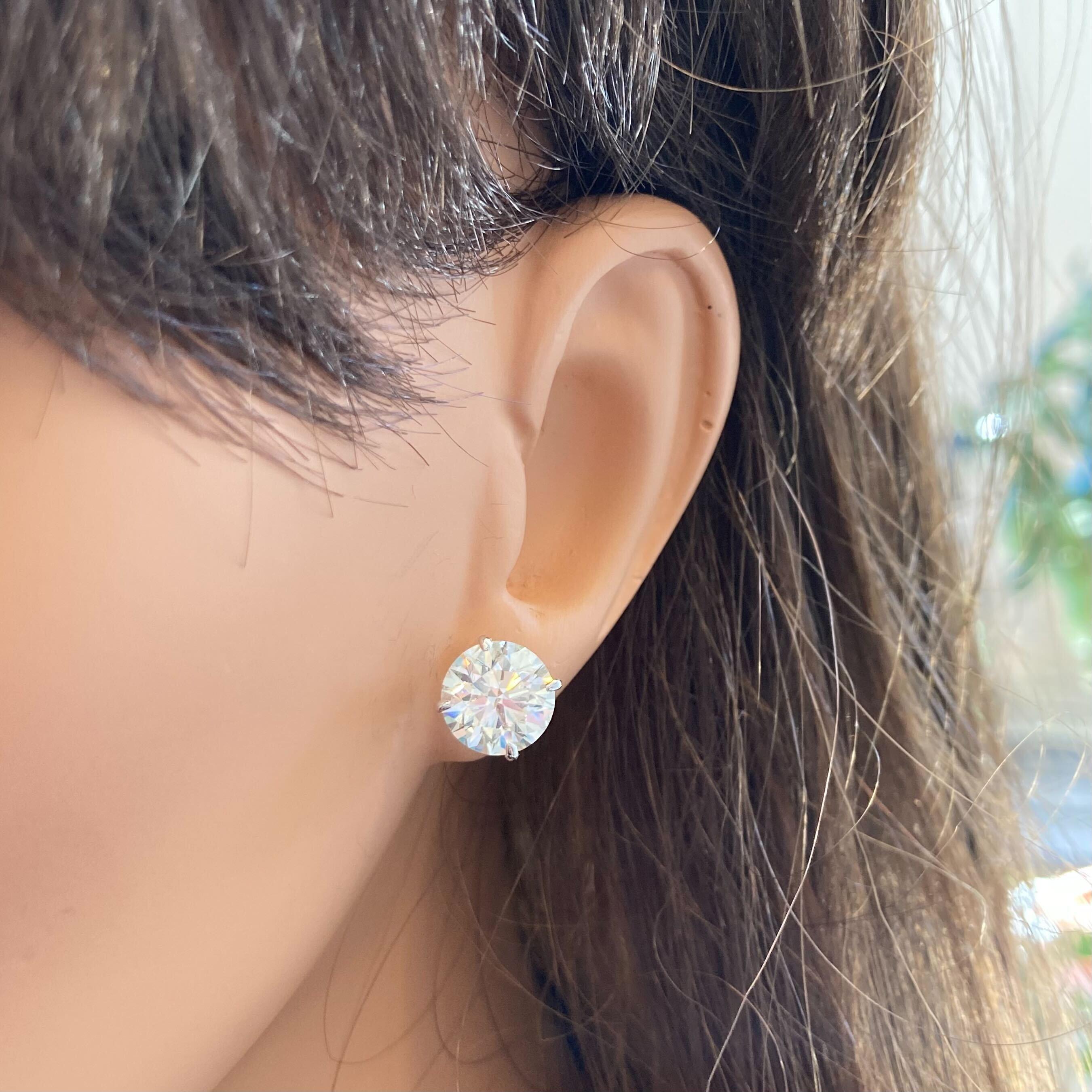 Contemporaneo Borchie con diamanti rotondi da 6,03 carati totali certificati EGL in oro bianco 14k in vendita