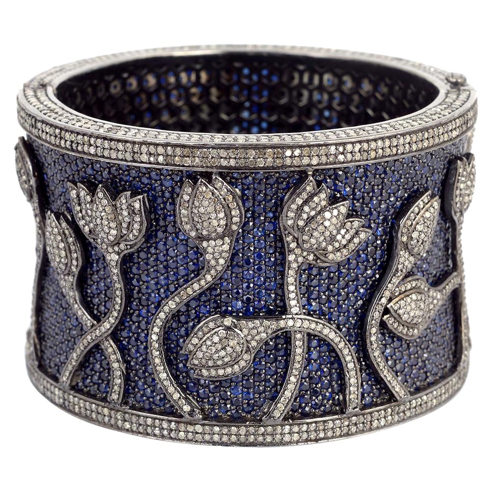 Pulsera brazalete de oro y plata con diamantes y zafiros de diseño, 60,32cts