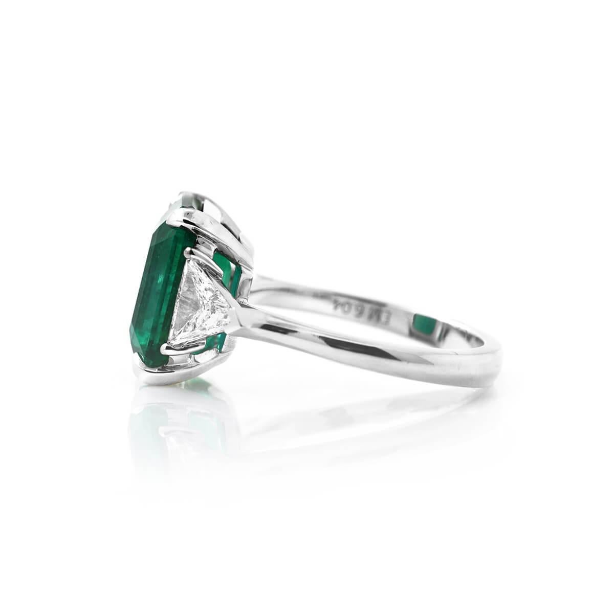 6.04 Carat Natural Unheated Green Emerald Diamond 18 Karat White Gold Ring In New Condition For Sale In London, GB