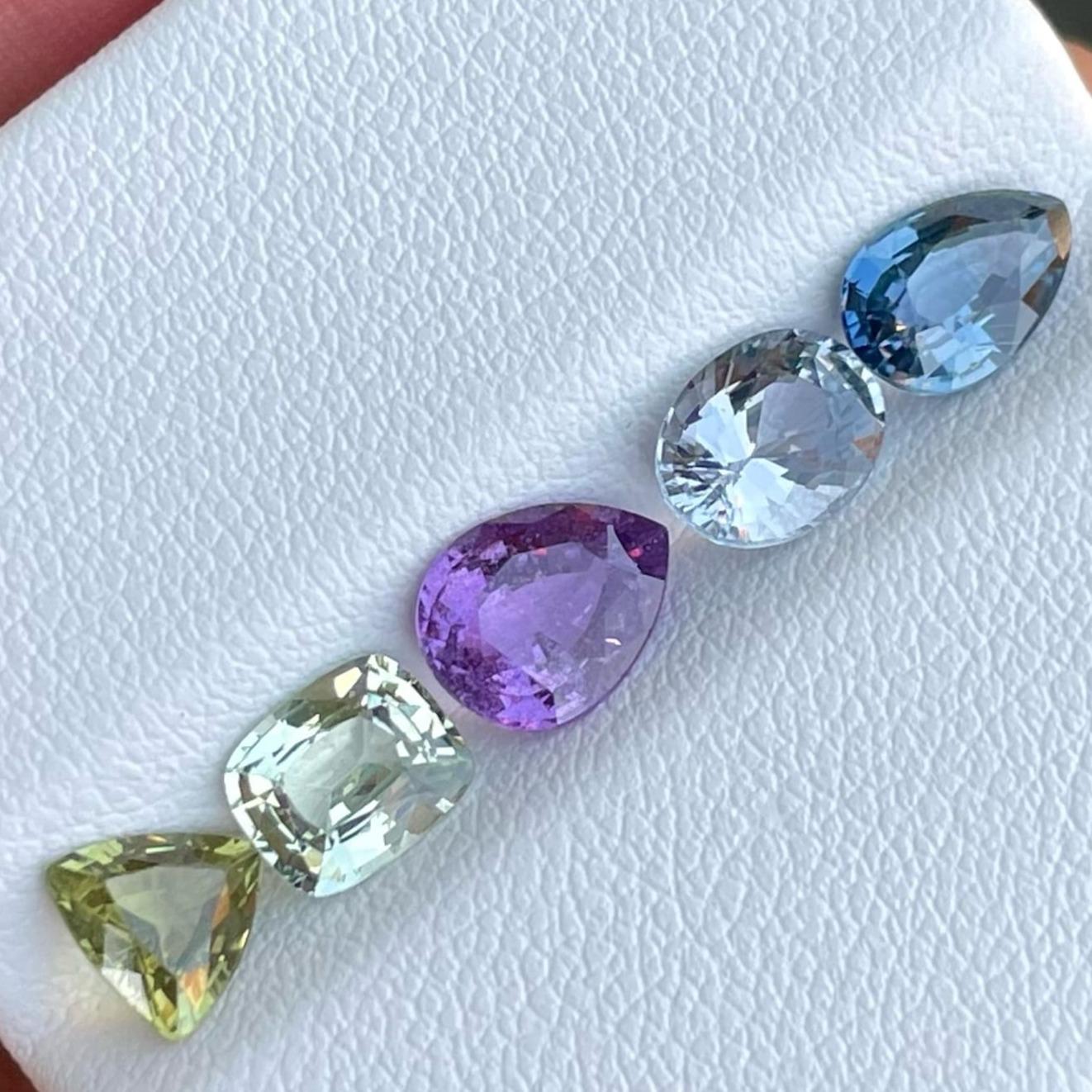 Gemstone Type Colorful Natural Sapphire Gemstone Lot
Weight 6.04 carats
Each weight 1.44, 1.27, 1.37, 1.15 and 0.80 carats
Clarity VVS
Origin Sri Lanka
Treatment Heated




Introducing the breathtaking 6.04 carats Colorful Stones Loose Sapphire Lot,