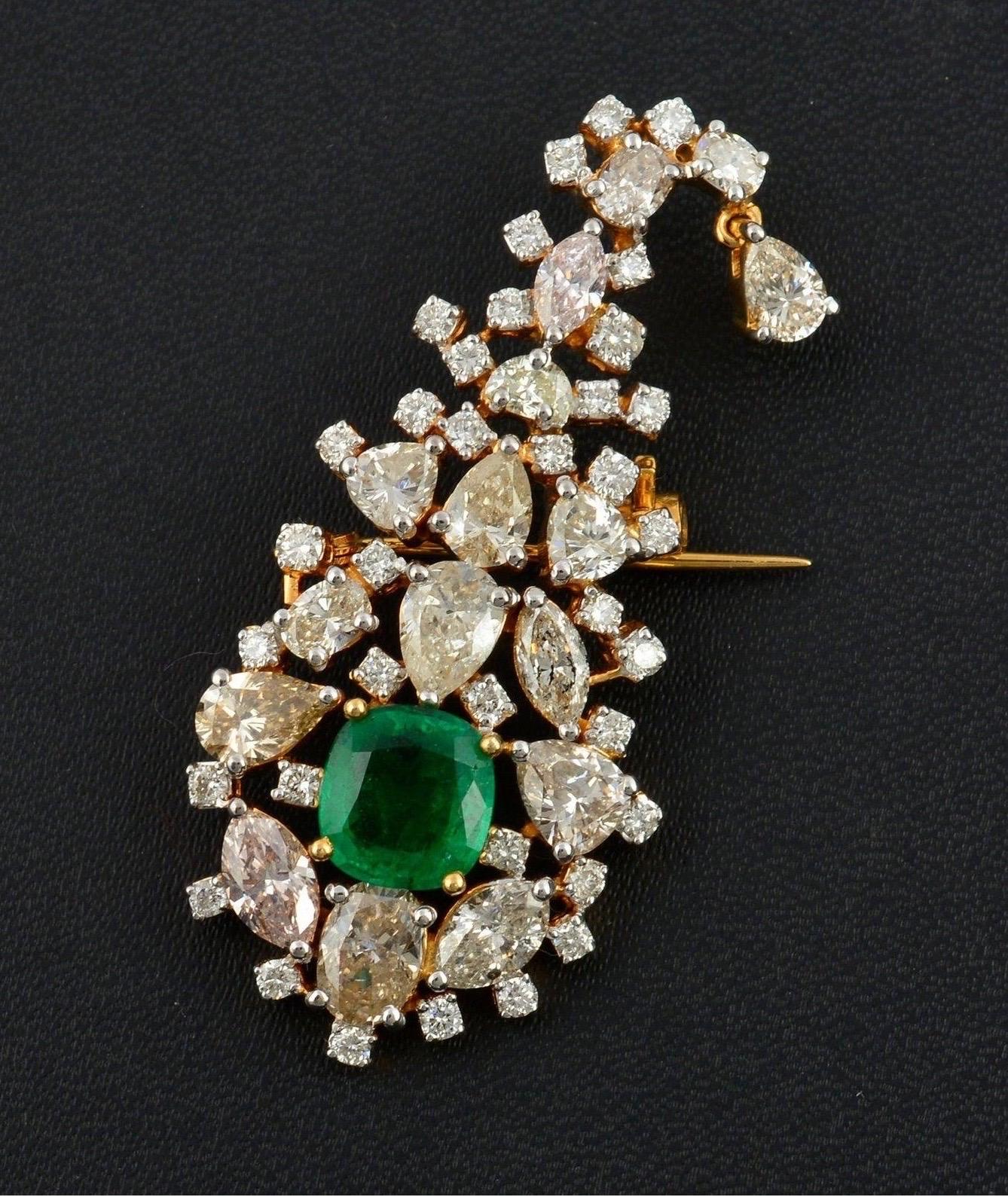 Artisan 6.05 Carat Diamond Emerald 14 Karat Yellow Gold Maharaja Brooch For Sale