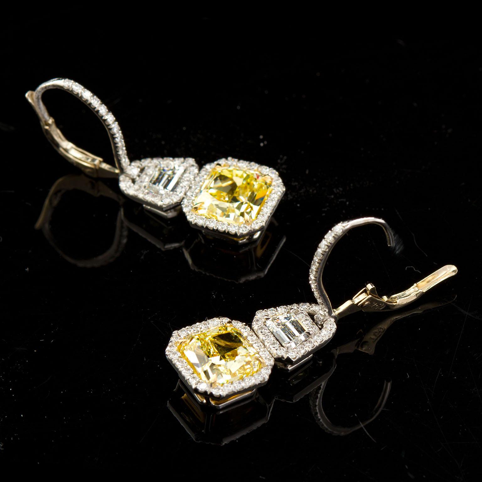 6.05 Carat Fancy Yellow Radiant Cut Diamond Dangle Earrings GIA im Zustand „Neu“ in Lakewood, NJ