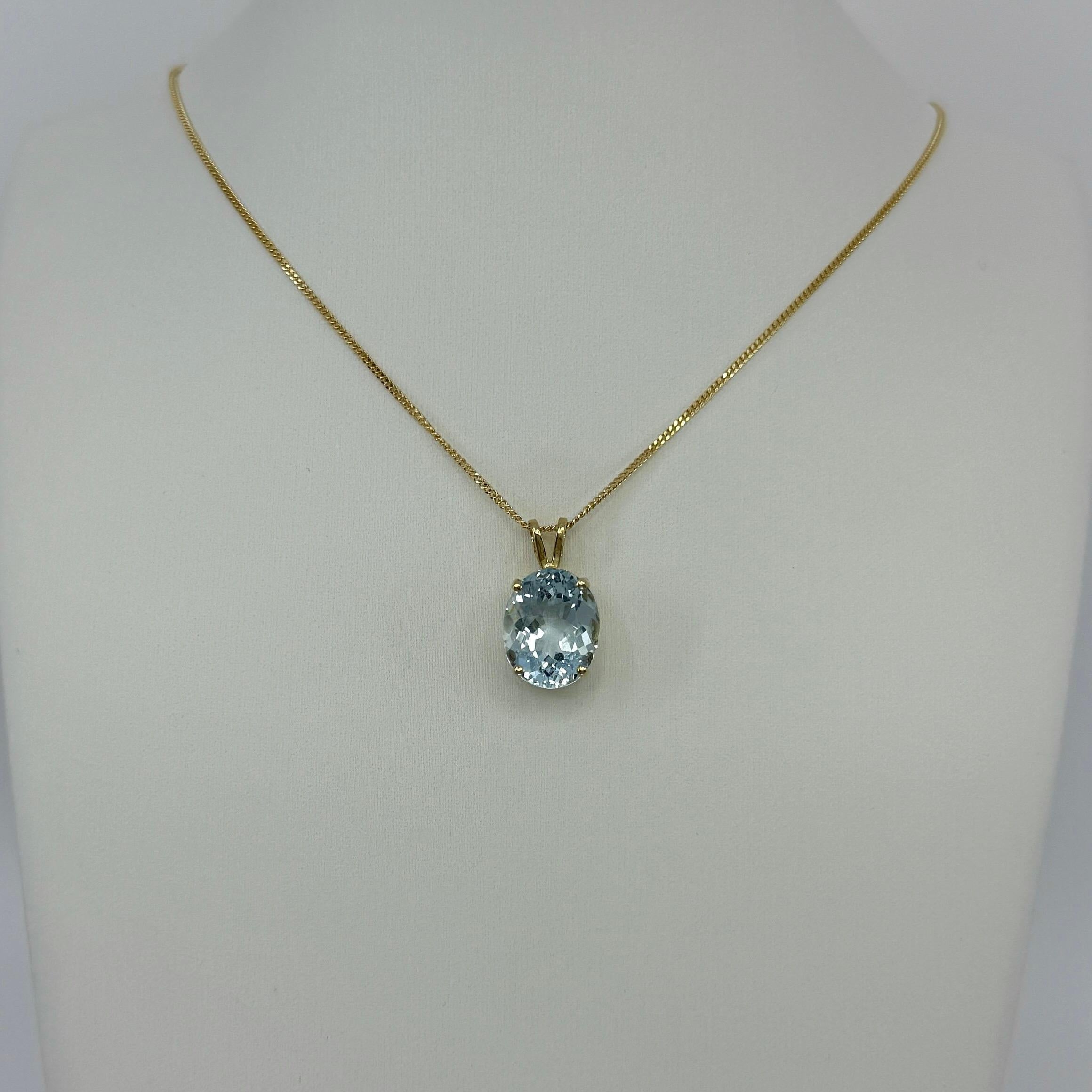 Taille ovale 6.05 Aigue-marine bleu clair, coupe ovale, pendentif solitaire en or jaune 18k en vente