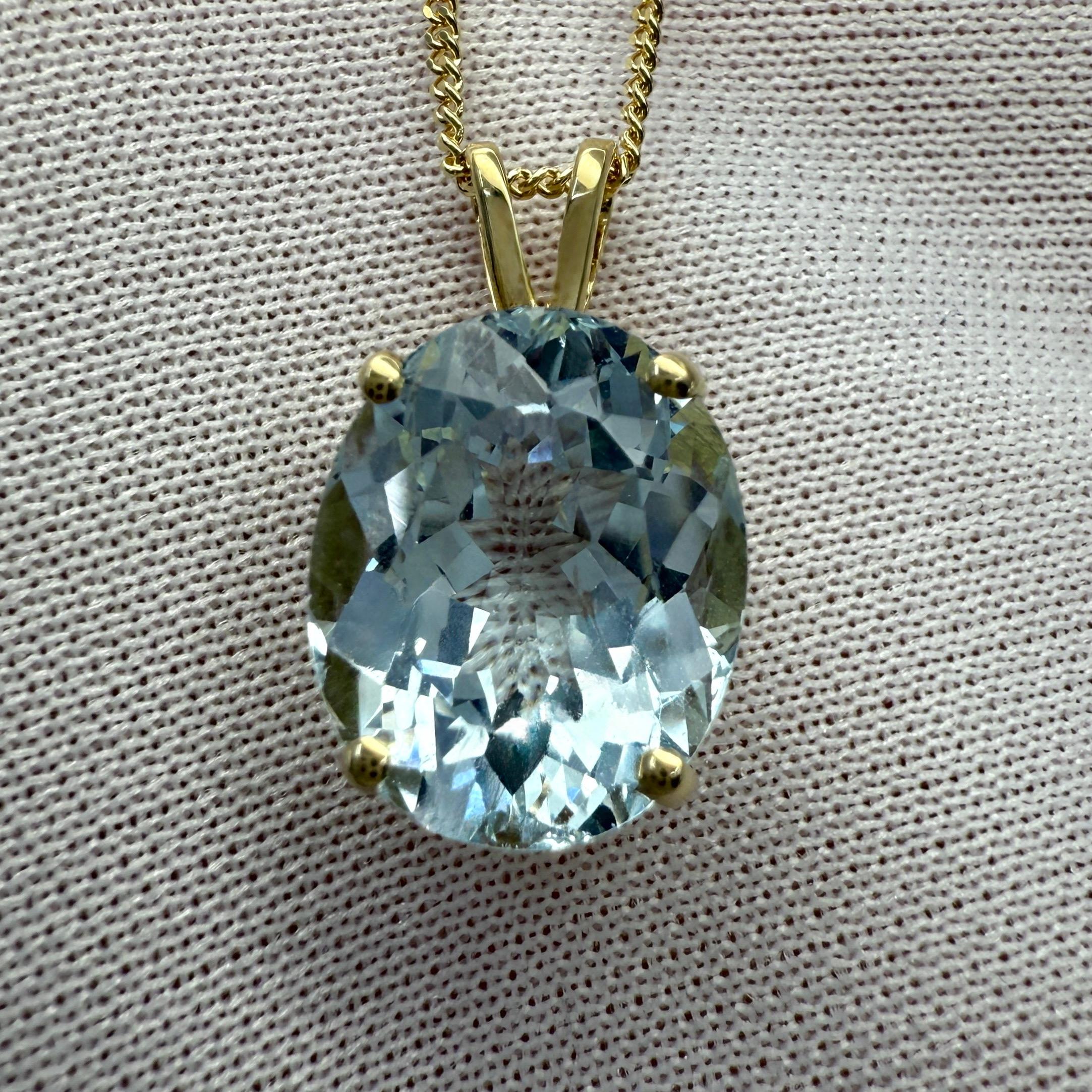 6.05 Aigue-marine bleu clair, coupe ovale, pendentif solitaire en or jaune 18k Neuf - En vente à Birmingham, GB
