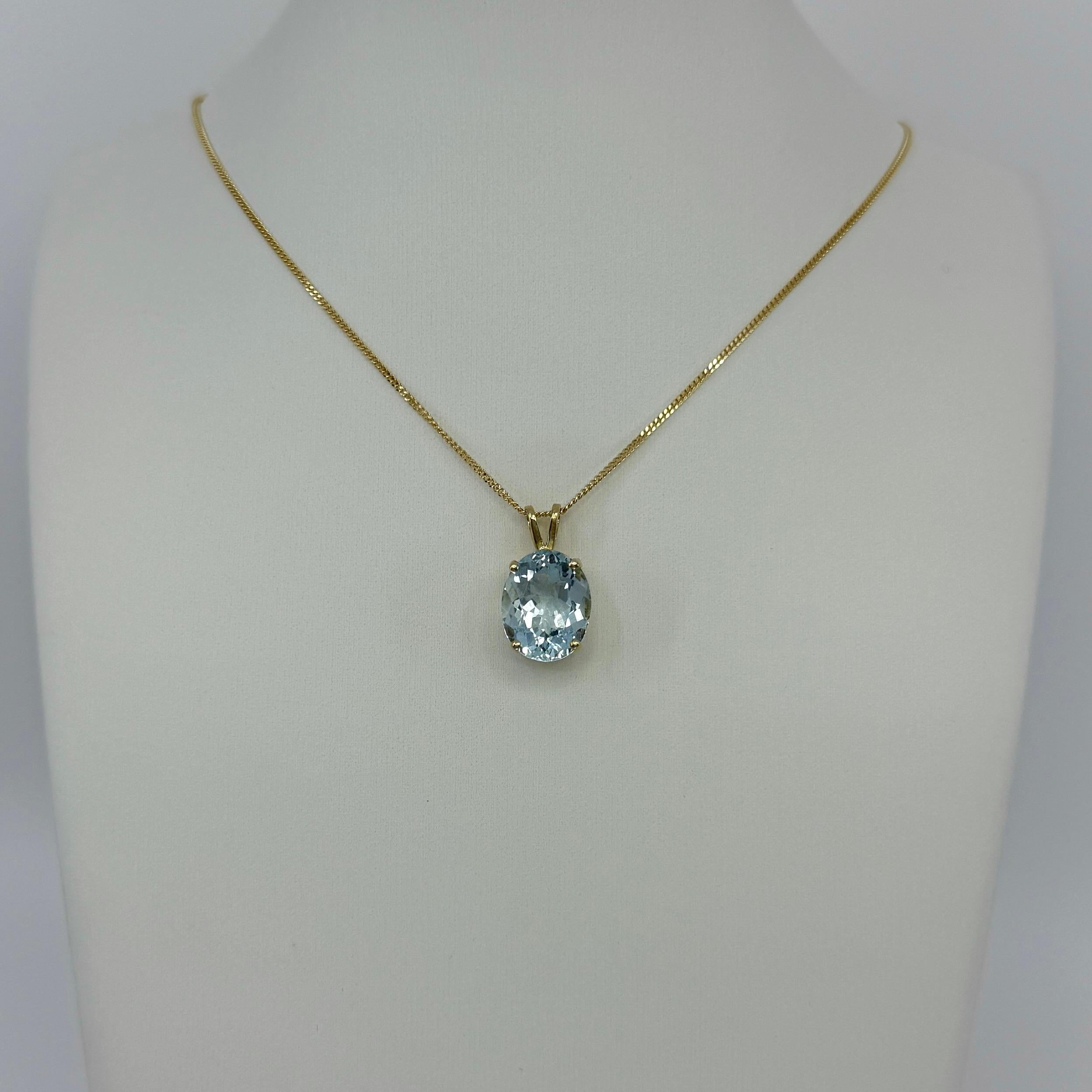 6.05 Aigue-marine bleu clair, coupe ovale, pendentif solitaire en or jaune 18k en vente 1