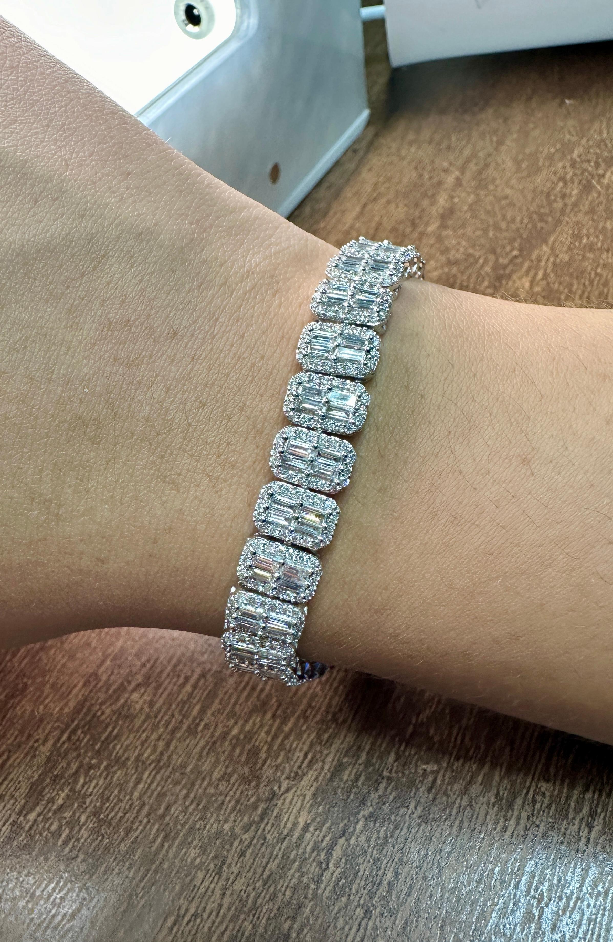 Art Deco 6.06 Carat Natural Diamond Bracelet F-G VS-SI 14K White Gold 7'' For Sale
