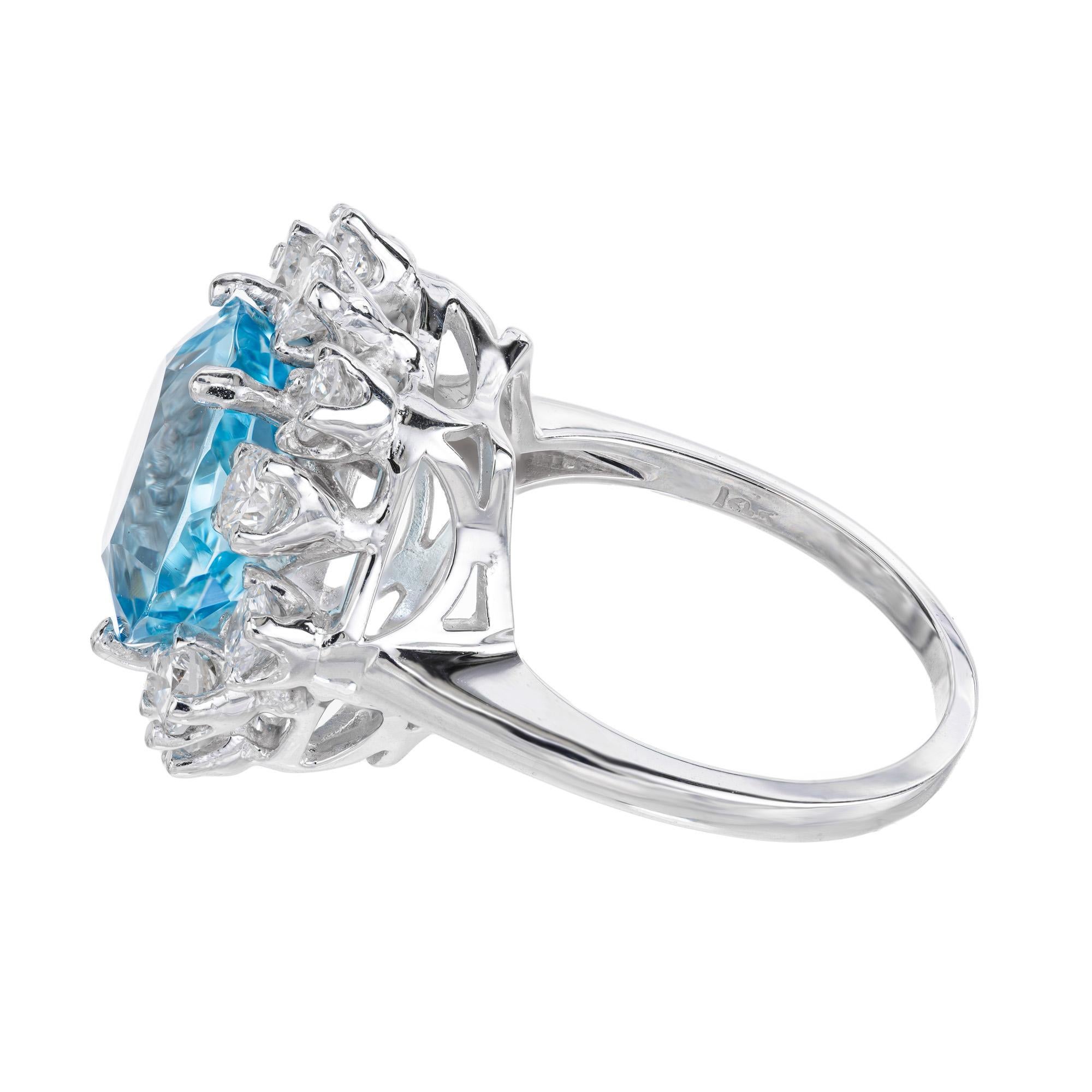 Cocktailring aus Weißgold mit 6,06 Karat rundem Aquamarin und Diamant-Halo mit Halo im Zustand „Gut“ im Angebot in Stamford, CT