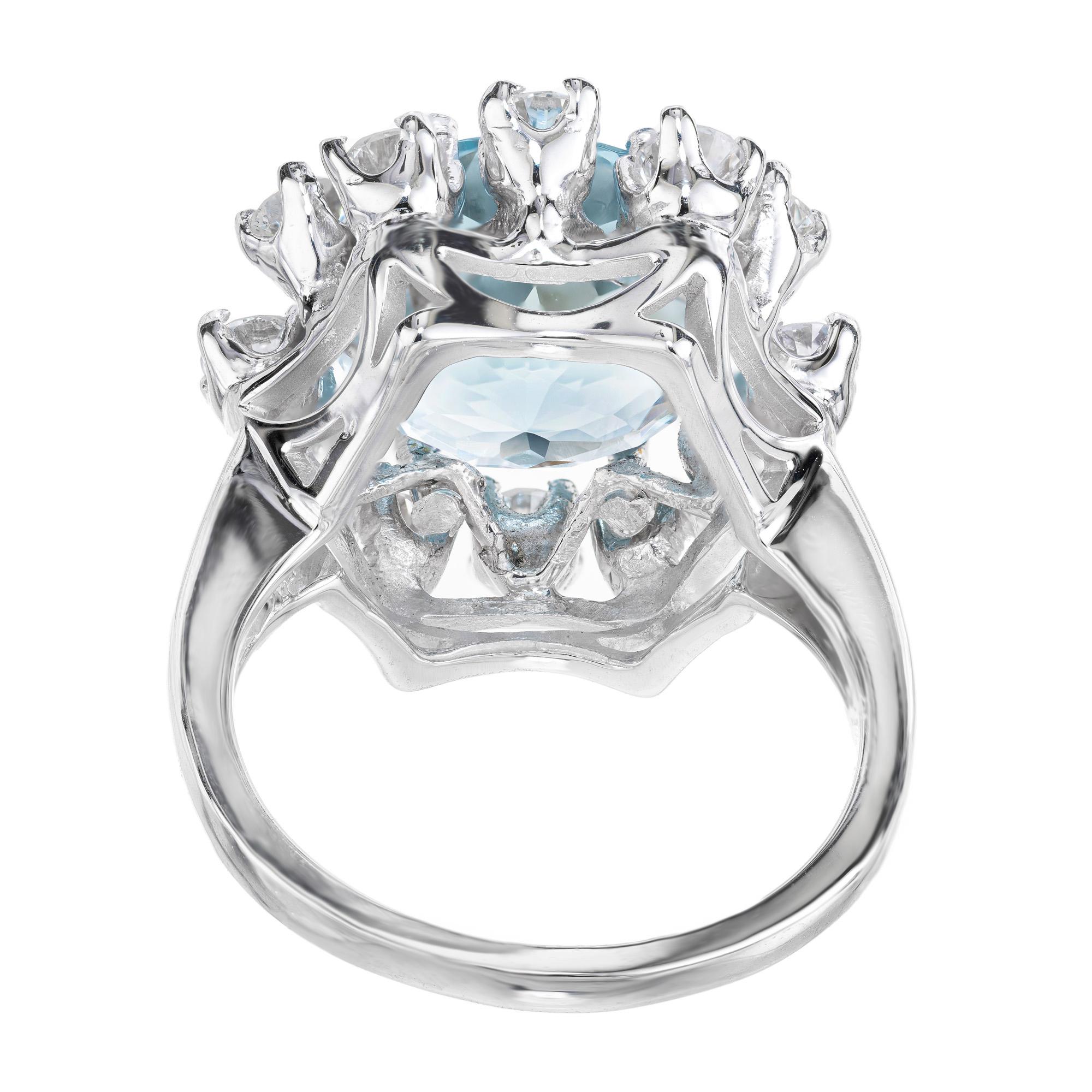 Cocktailring aus Weißgold mit 6,06 Karat rundem Aquamarin und Diamant-Halo mit Halo Damen im Angebot