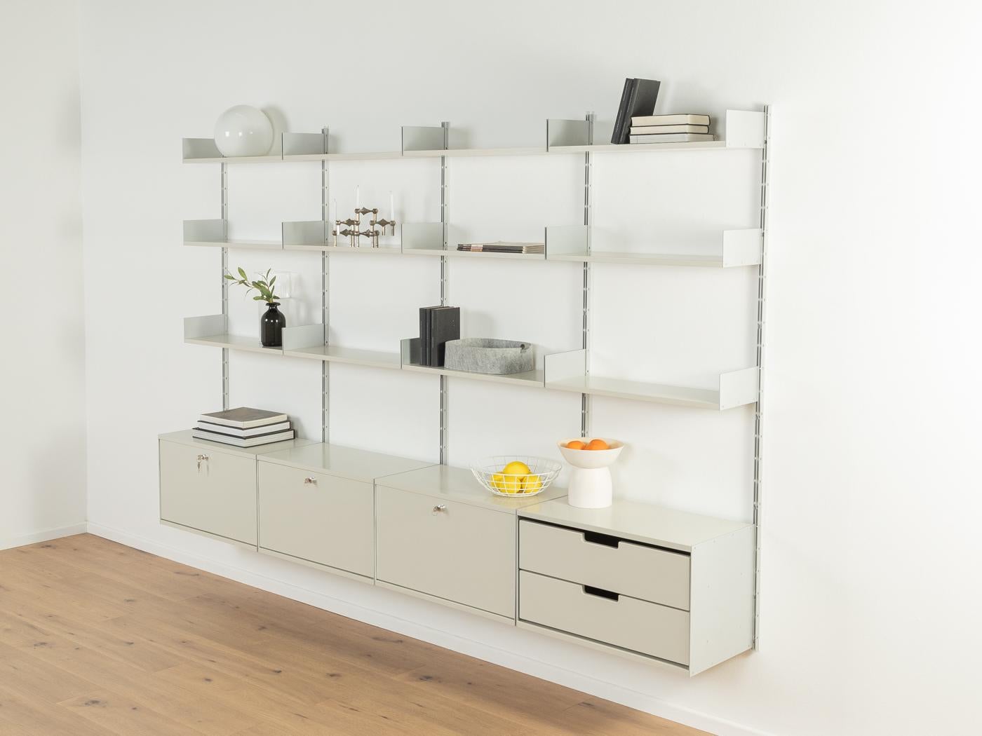 Modular 606 shelving system by Dieter Rams for Vitsœ from the 1960s. High-quality construction consisting of five aluminium E Tracks, twelve shelves, a cabinet with two drawers and three cabinets with fold-down doors with lock.

Quality Features:
  